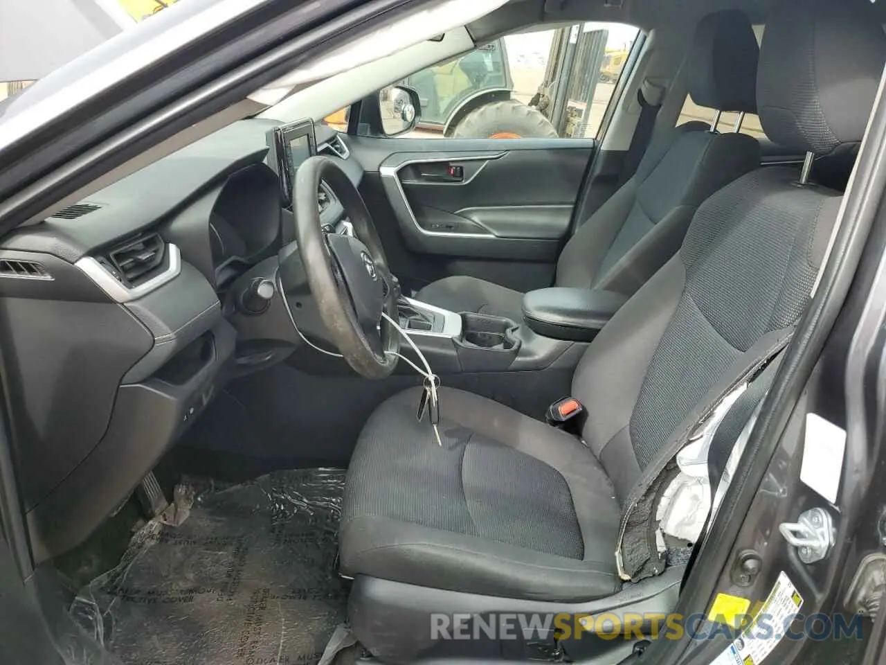 7 Photograph of a damaged car 2T3F1RFV4MW185735 TOYOTA RAV4 2021