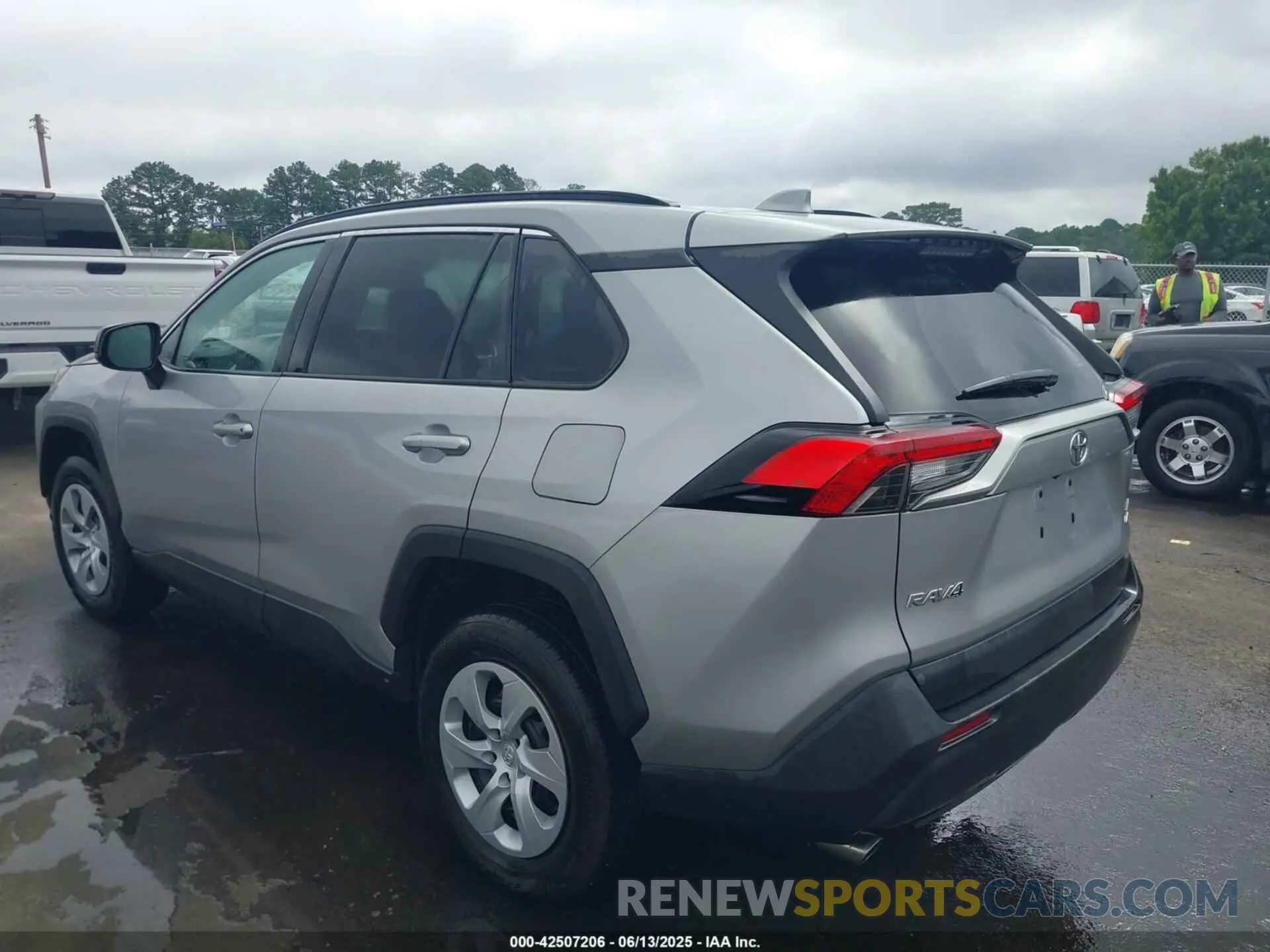 3 Photograph of a damaged car 2T3F1RFV7MW203841 TOYOTA RAV4 2021