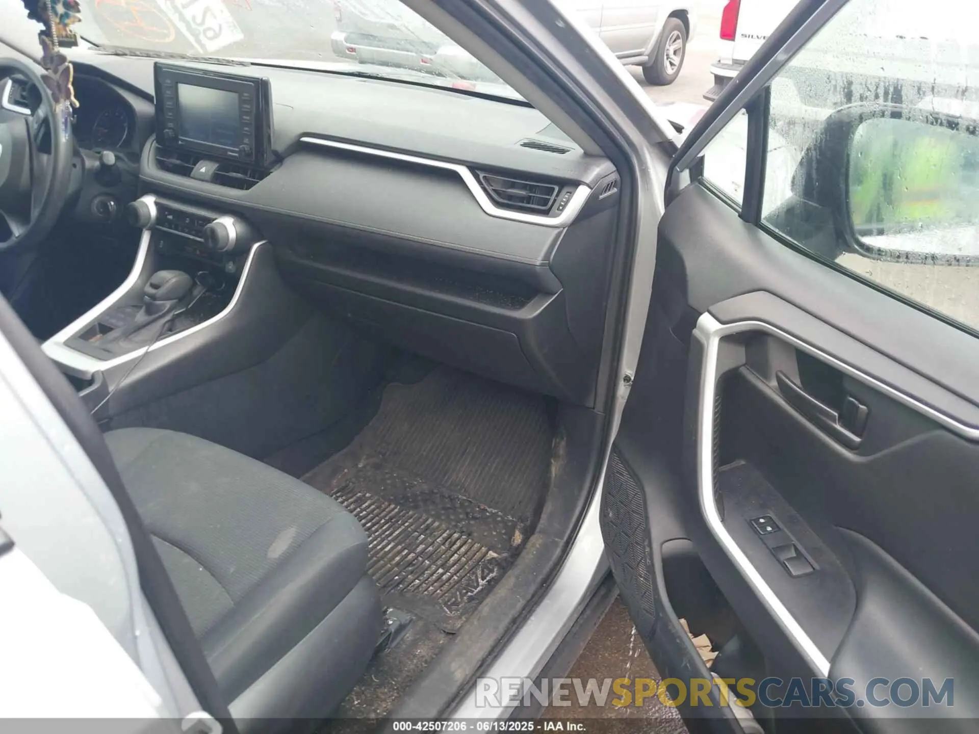 5 Photograph of a damaged car 2T3F1RFV7MW203841 TOYOTA RAV4 2021
