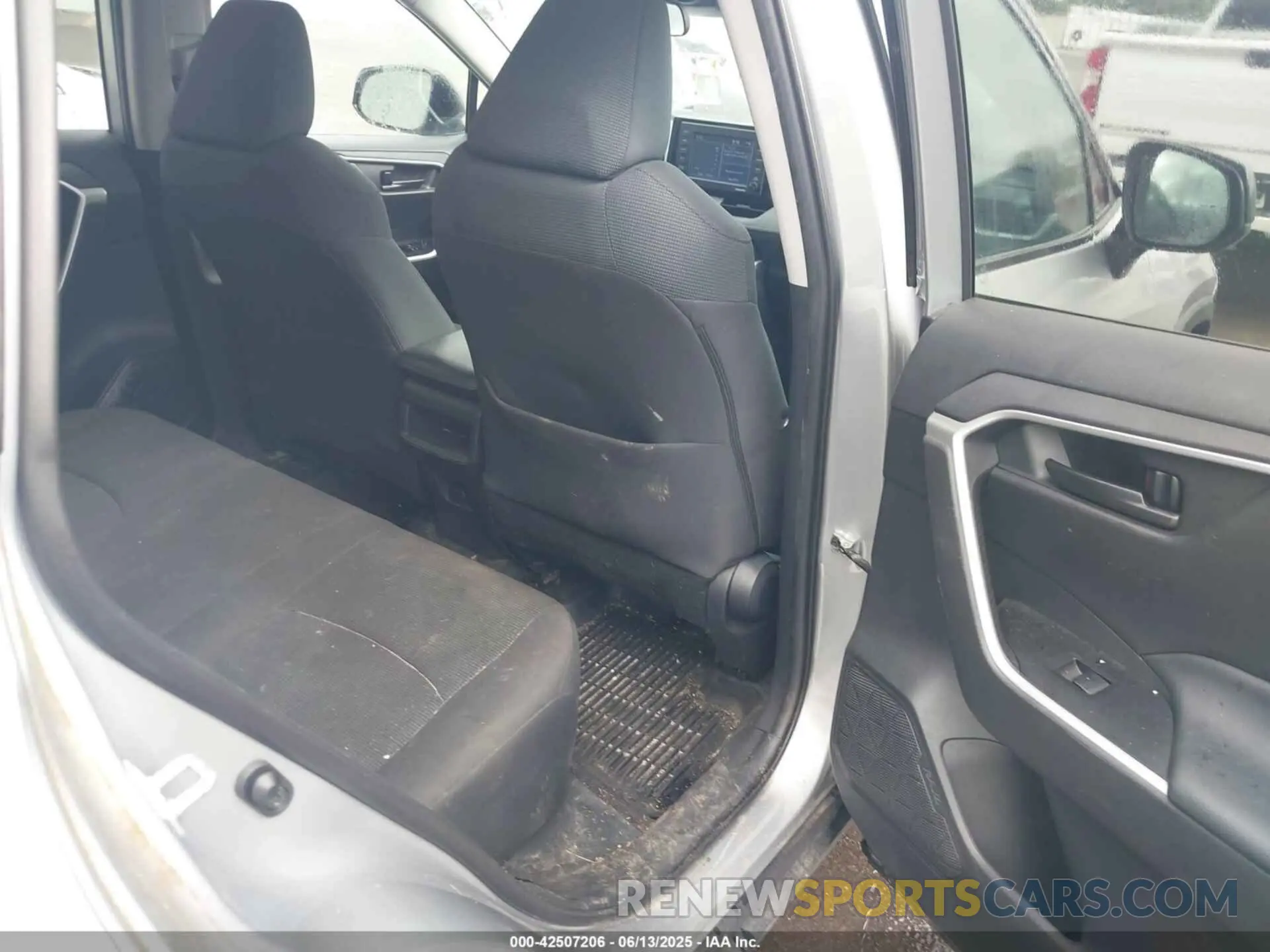 8 Photograph of a damaged car 2T3F1RFV7MW203841 TOYOTA RAV4 2021