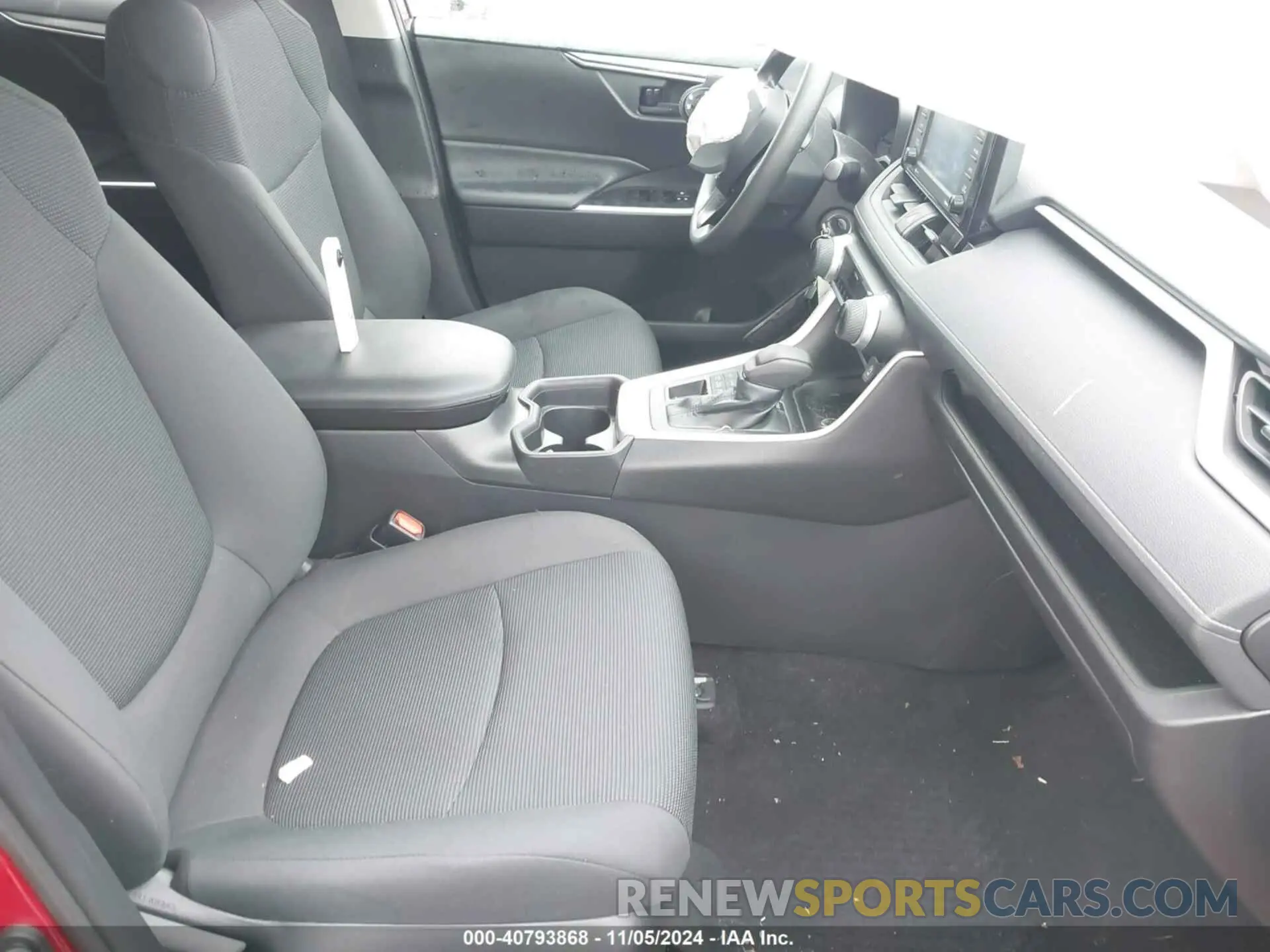 5 Photograph of a damaged car 2T3F1RFV9MW176822 TOYOTA RAV4 2021