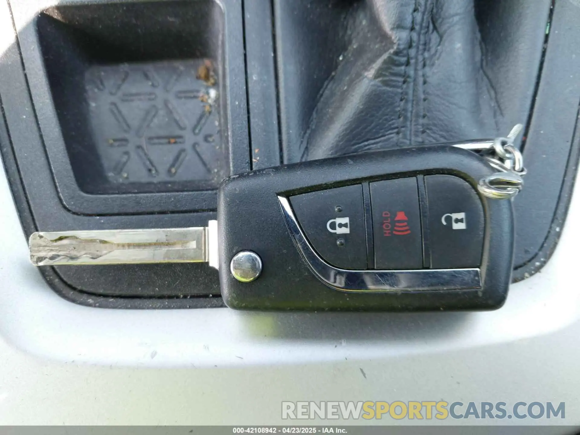 11 Photograph of a damaged car 2T3G1RFV0MC181249 TOYOTA RAV4 2021