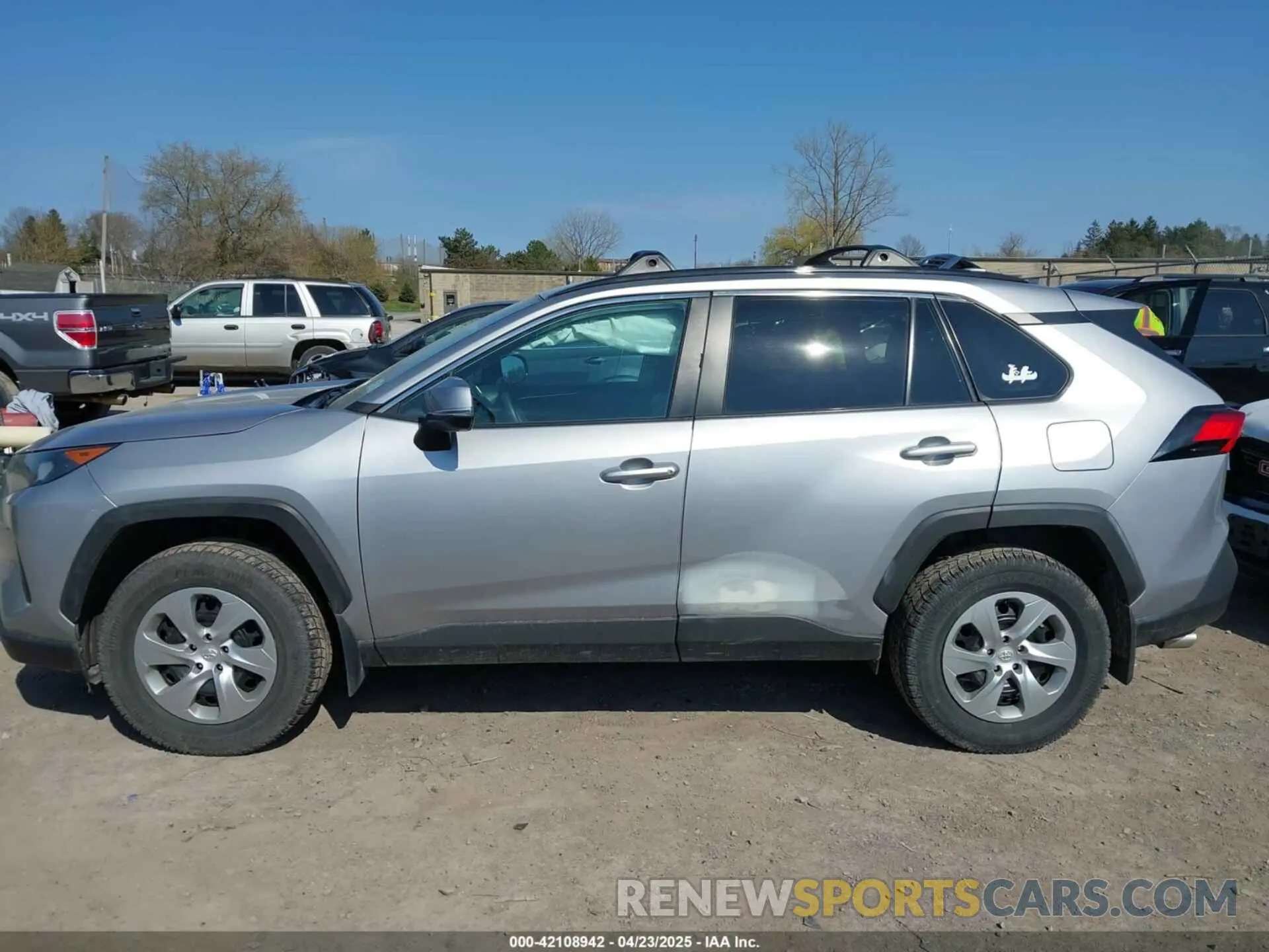 14 Photograph of a damaged car 2T3G1RFV0MC181249 TOYOTA RAV4 2021