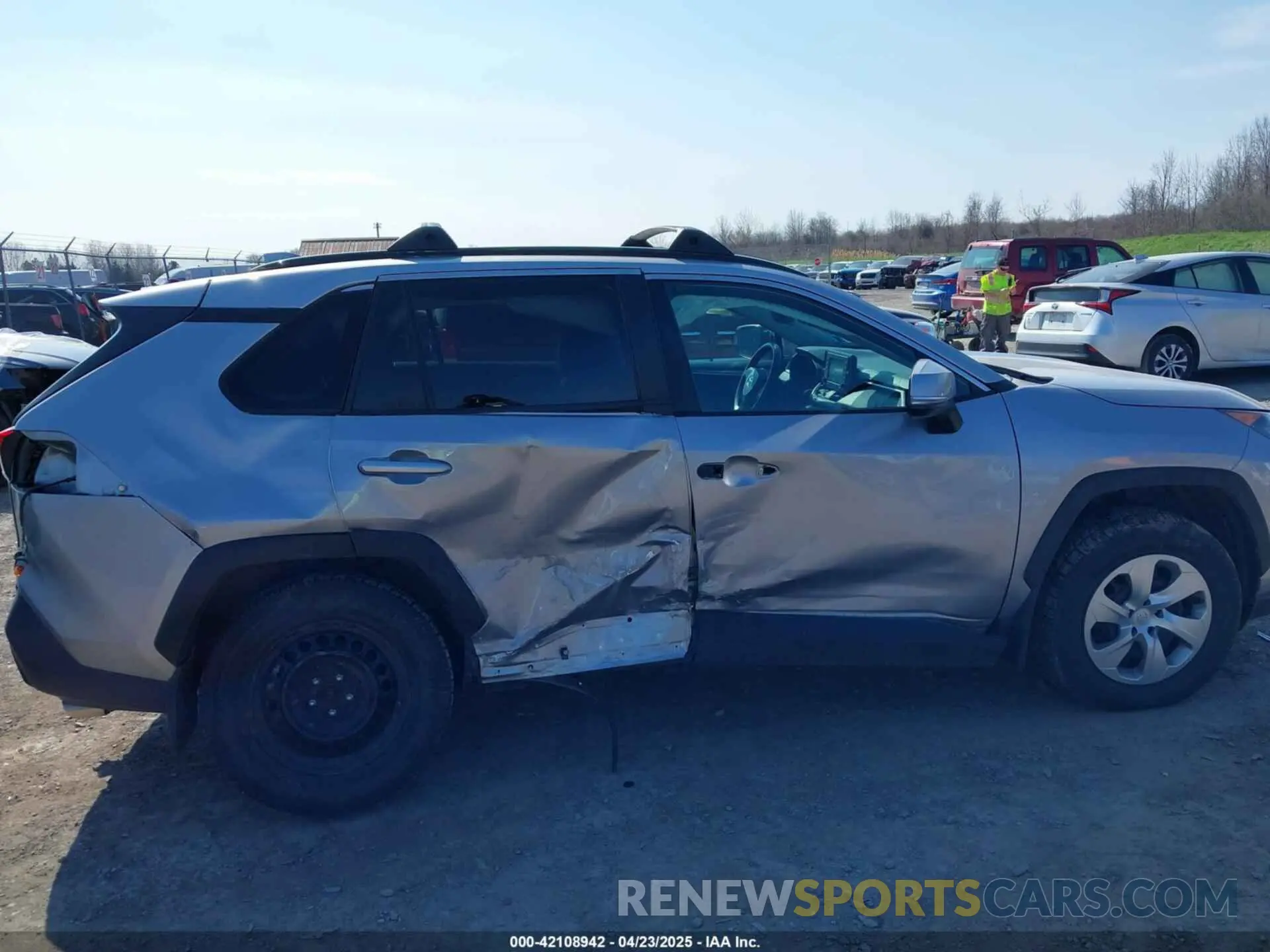 6 Photograph of a damaged car 2T3G1RFV0MC181249 TOYOTA RAV4 2021
