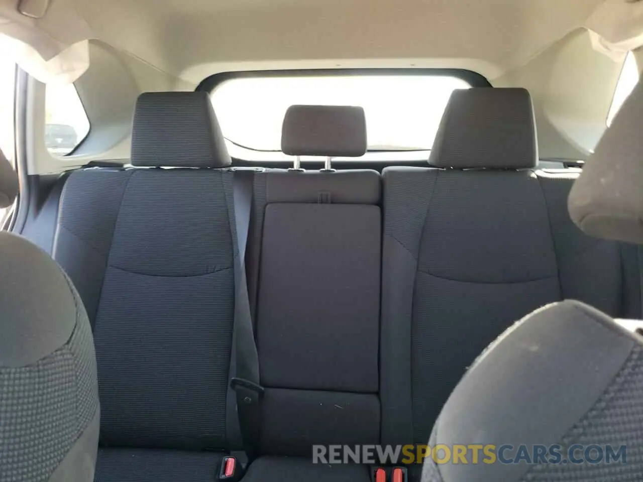 10 Photograph of a damaged car 2T3G1RFV5MC194417 TOYOTA RAV4 2021