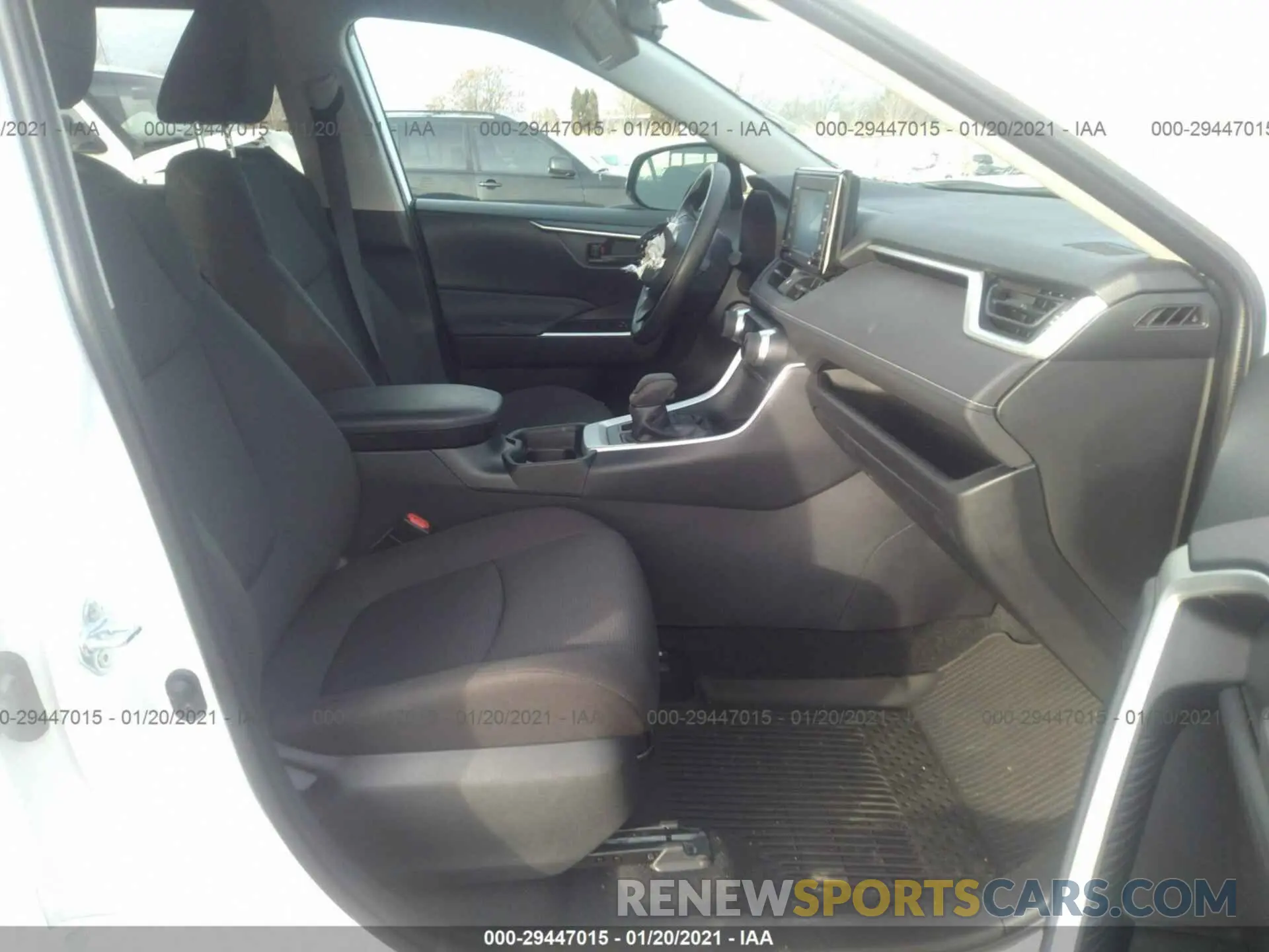 5 Photograph of a damaged car 2T3G1RFV8MC165638 TOYOTA RAV4 2021