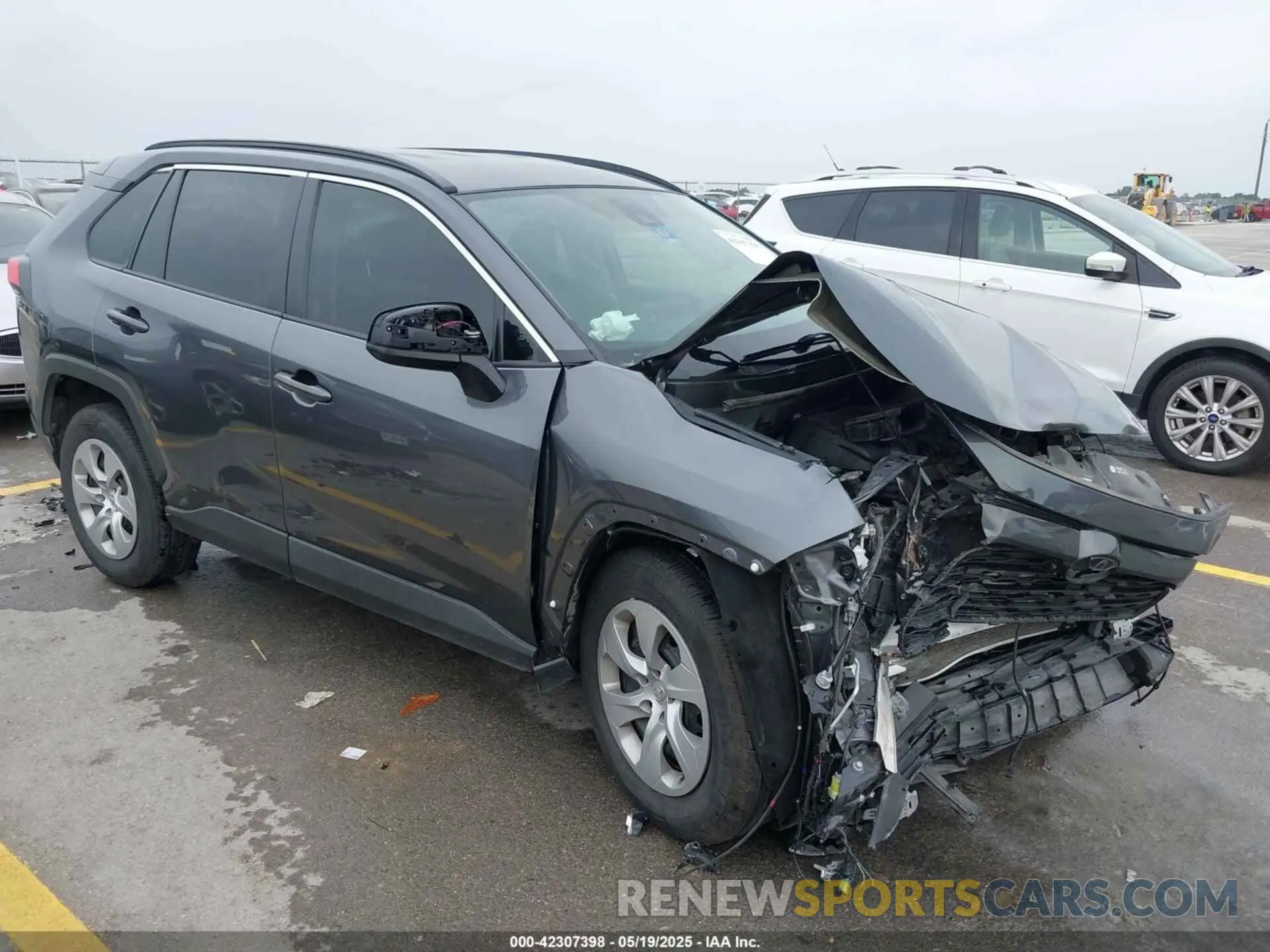 1 Photograph of a damaged car 2T3H1RFV0MC101551 TOYOTA RAV4 2021