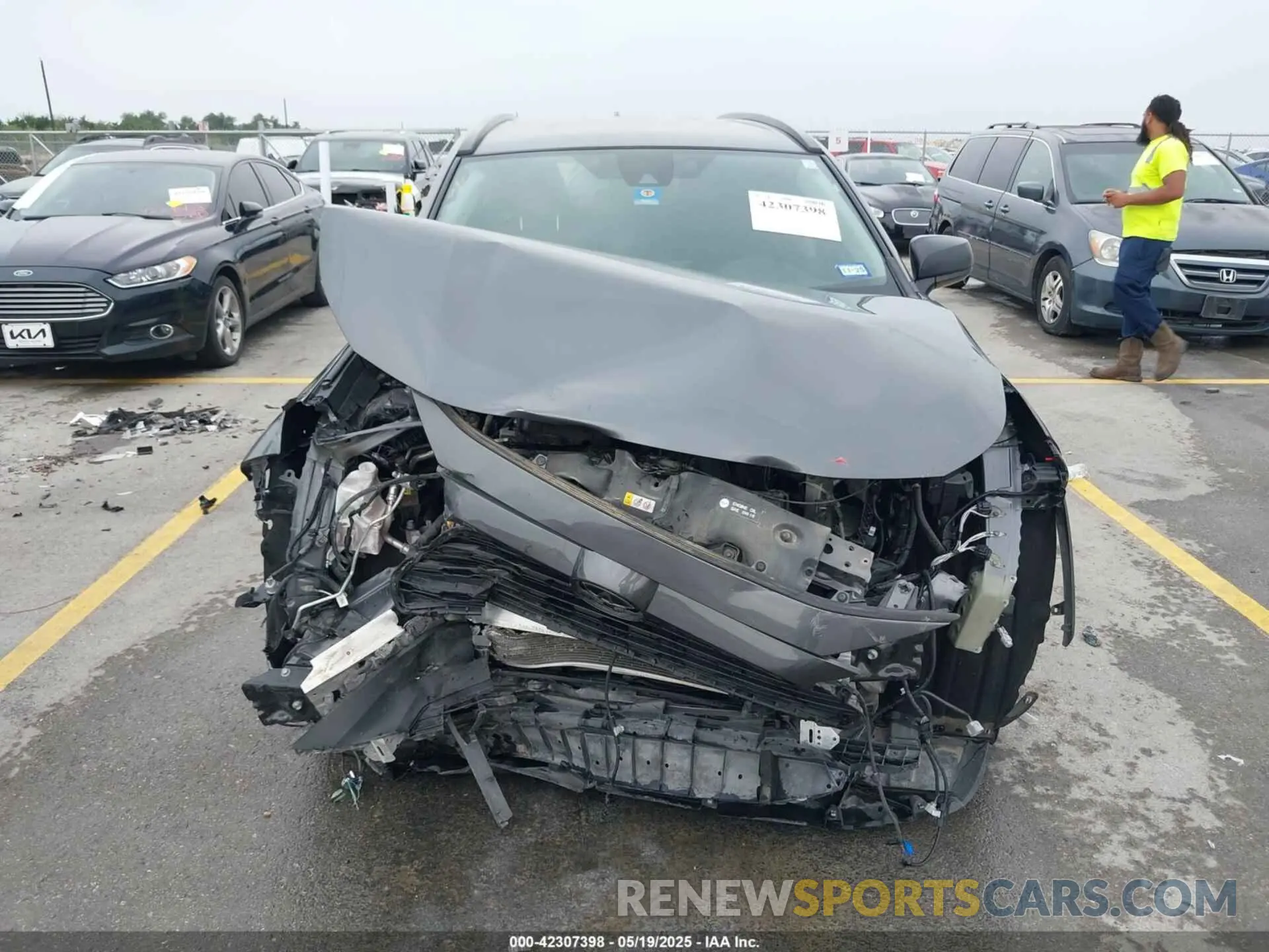 13 Photograph of a damaged car 2T3H1RFV0MC101551 TOYOTA RAV4 2021