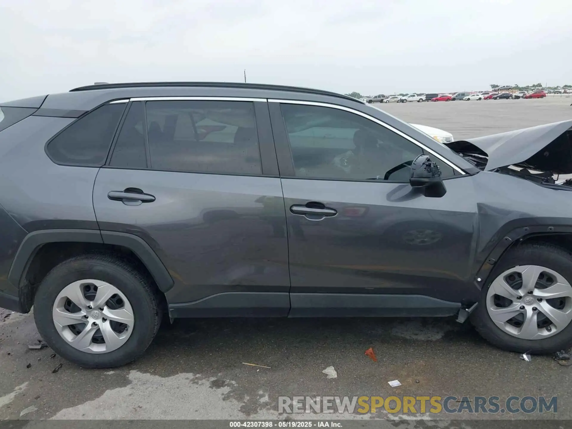 14 Photograph of a damaged car 2T3H1RFV0MC101551 TOYOTA RAV4 2021