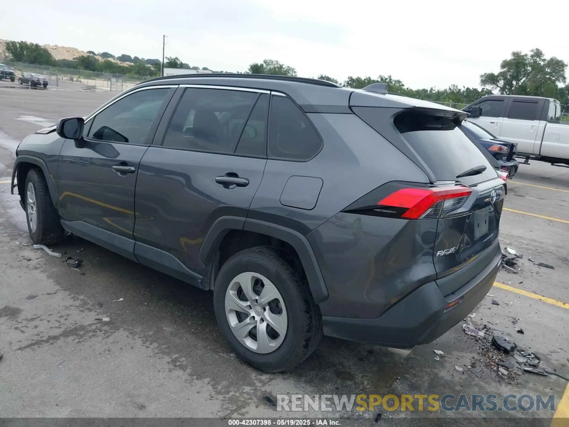 3 Photograph of a damaged car 2T3H1RFV0MC101551 TOYOTA RAV4 2021
