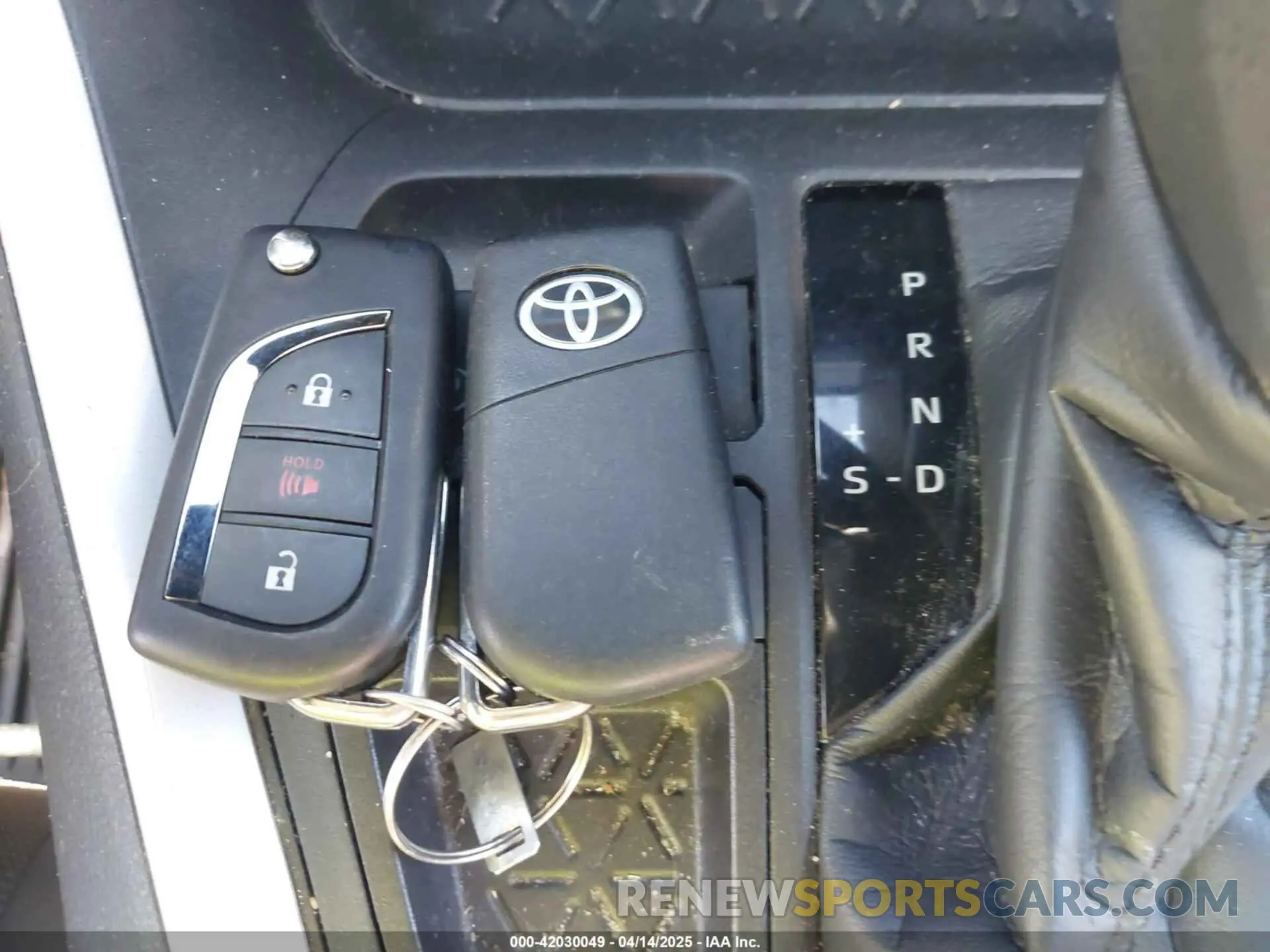 11 Photograph of a damaged car 2T3H1RFV0MW115299 TOYOTA RAV4 2021