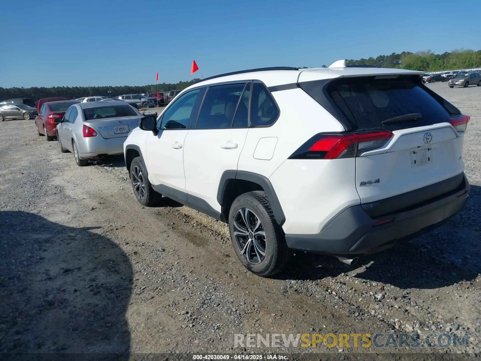 3 Photograph of a damaged car 2T3H1RFV0MW115299 TOYOTA RAV4 2021
