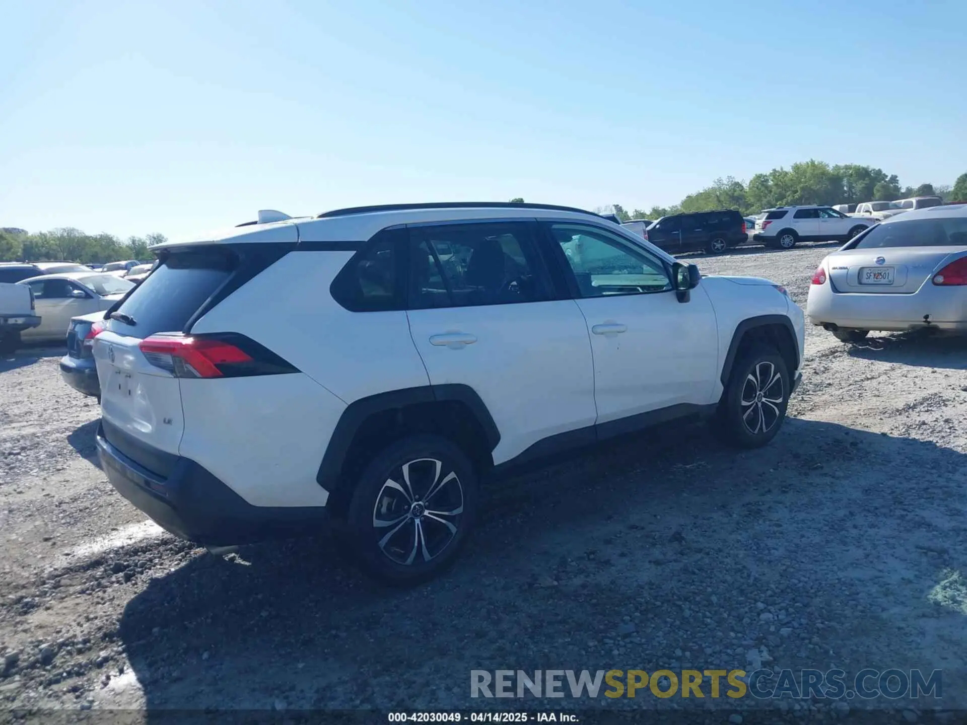 4 Photograph of a damaged car 2T3H1RFV0MW115299 TOYOTA RAV4 2021