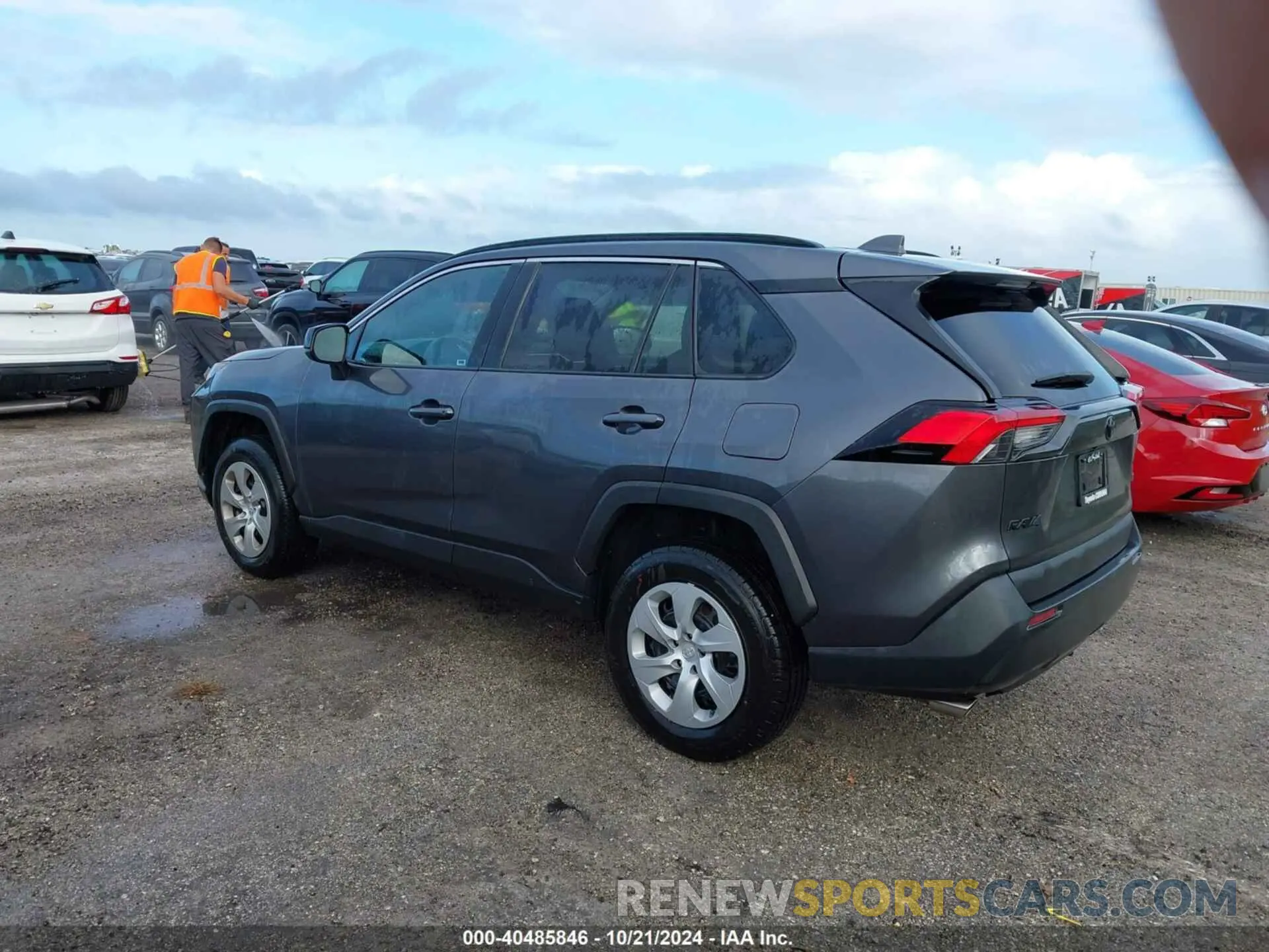 3 Photograph of a damaged car 2T3H1RFV1MC096537 TOYOTA RAV4 2021