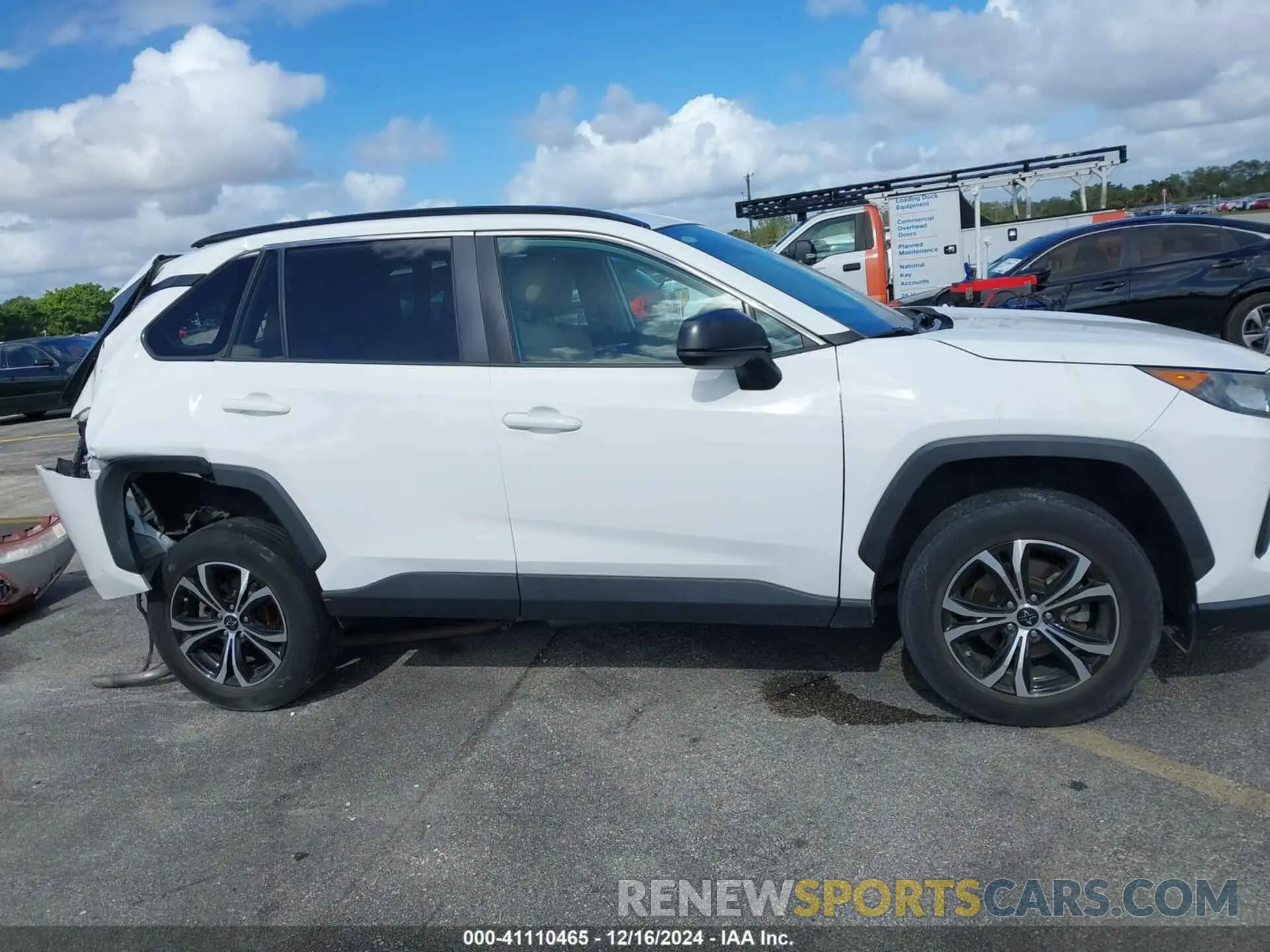 14 Photograph of a damaged car 2T3H1RFV1MC160267 TOYOTA RAV4 2021