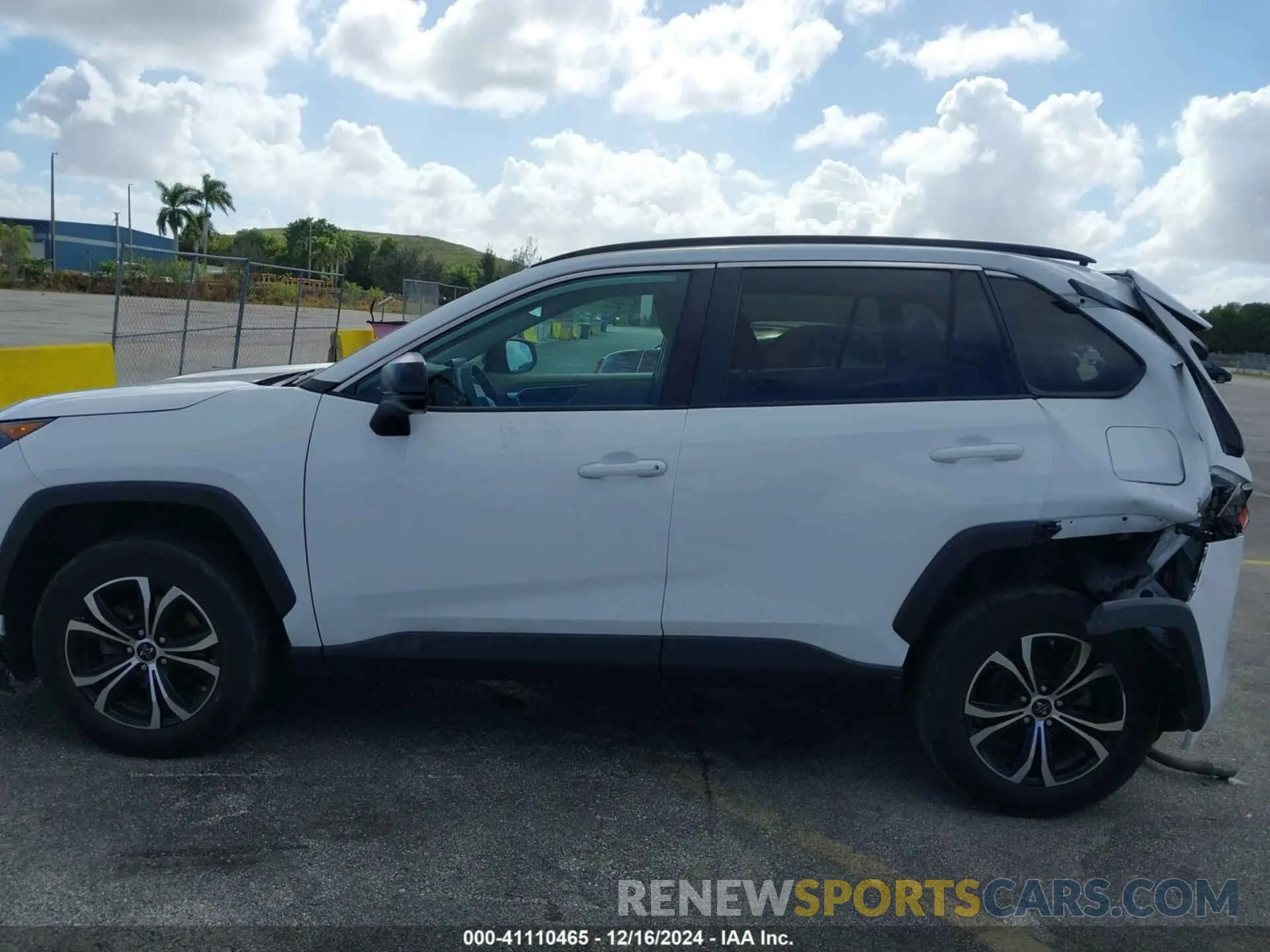 15 Photograph of a damaged car 2T3H1RFV1MC160267 TOYOTA RAV4 2021