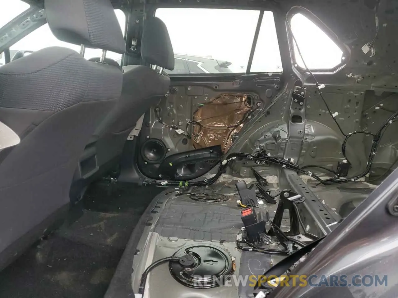 11 Photograph of a damaged car 2T3H1RFV1MW136324 TOYOTA RAV4 2021