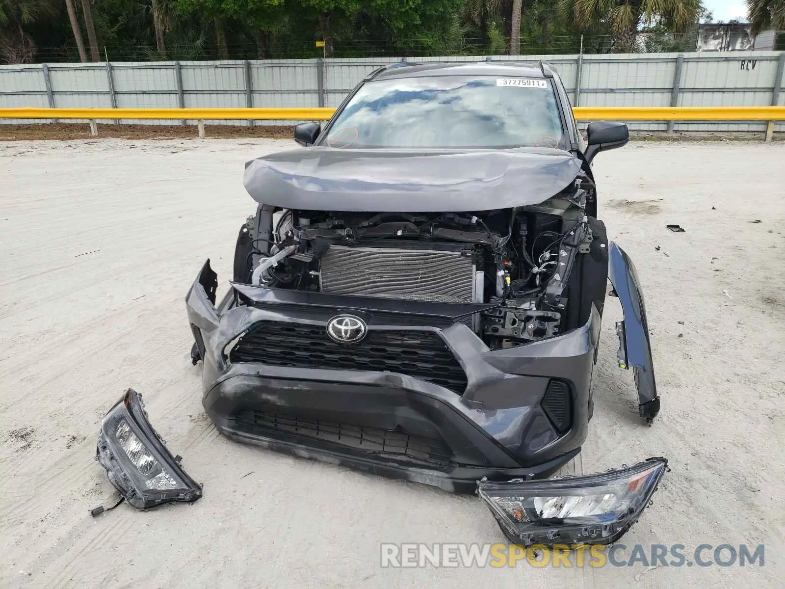 9 Photograph of a damaged car 2T3H1RFV2MC099835 TOYOTA RAV4 2021