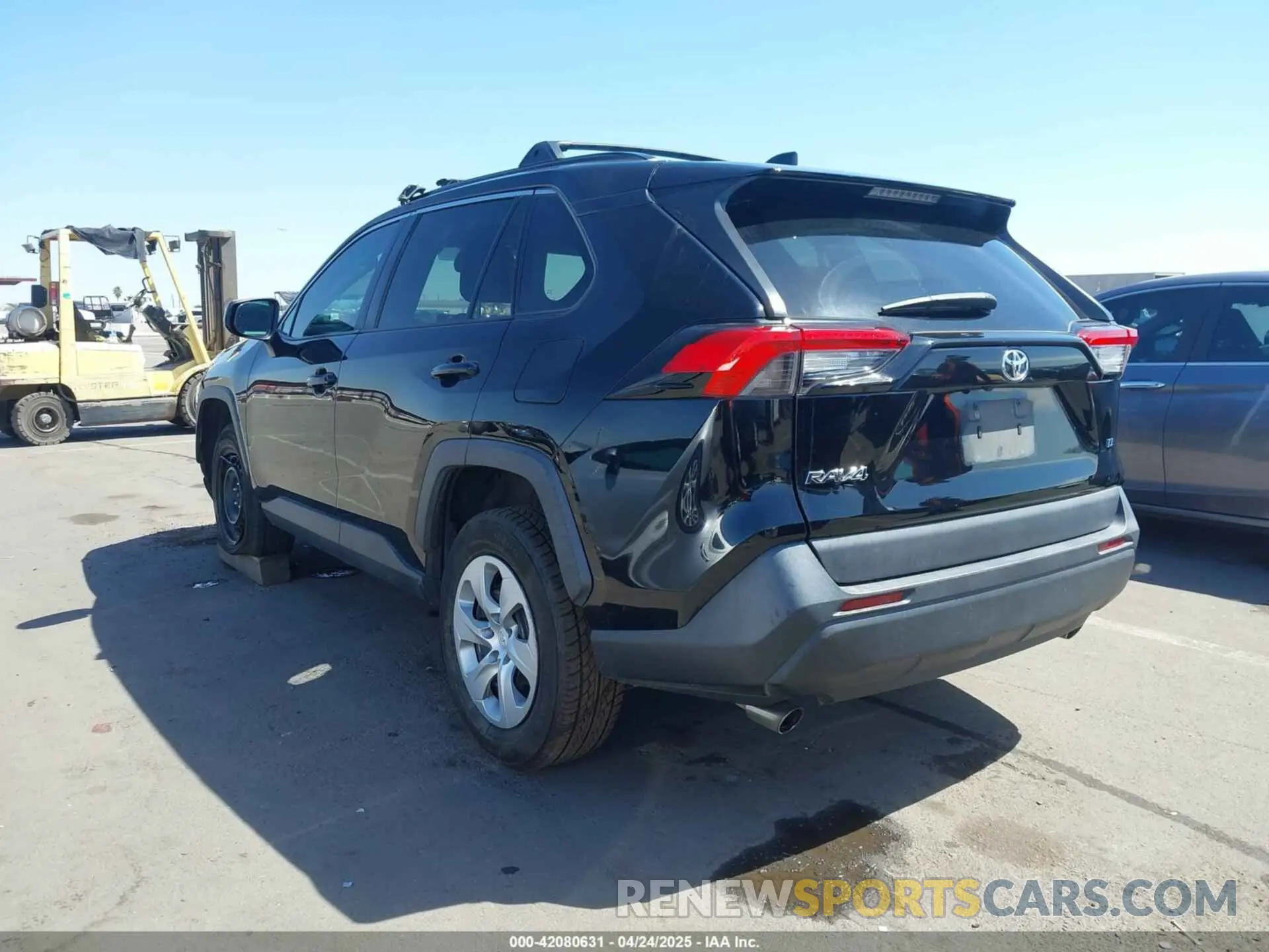 3 Фотография поврежденного автомобиля 2T3H1RFV2MC134521 TOYOTA RAV4 2021