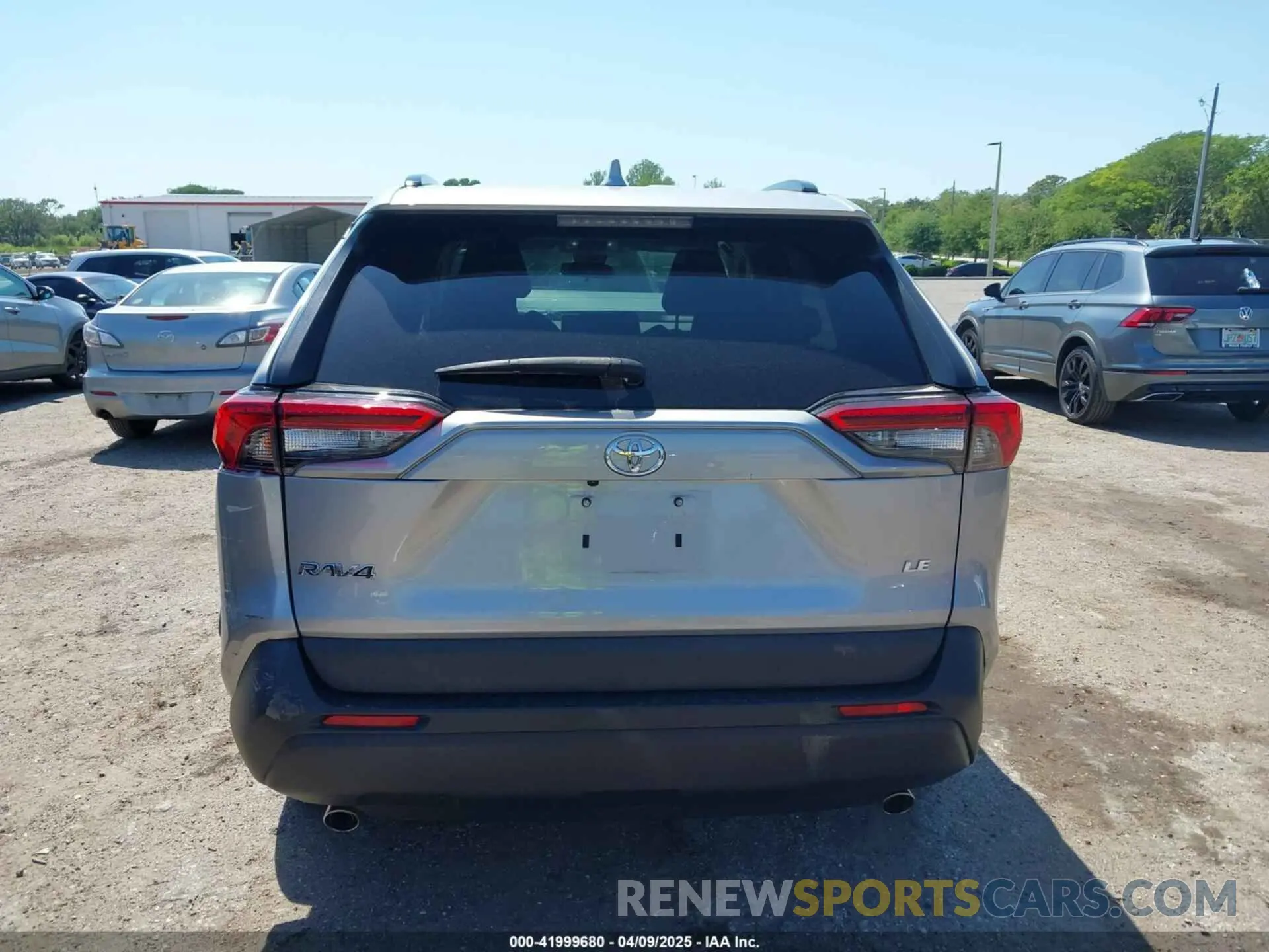 17 Photograph of a damaged car 2T3H1RFV2MC150721 TOYOTA RAV4 2021