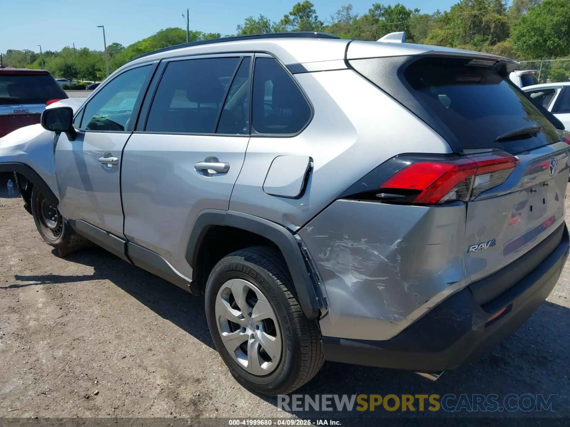 3 Photograph of a damaged car 2T3H1RFV2MC150721 TOYOTA RAV4 2021