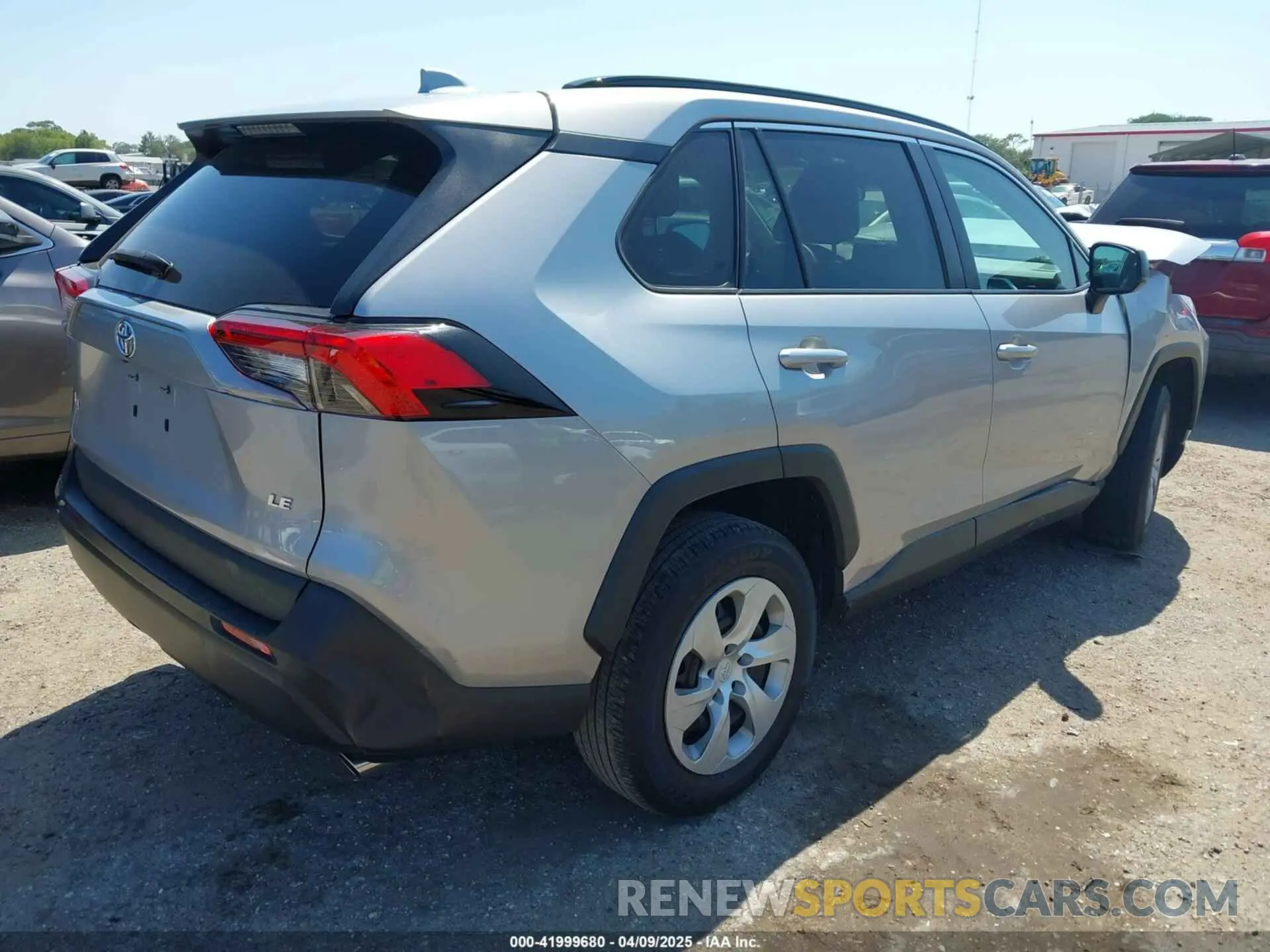 4 Photograph of a damaged car 2T3H1RFV2MC150721 TOYOTA RAV4 2021