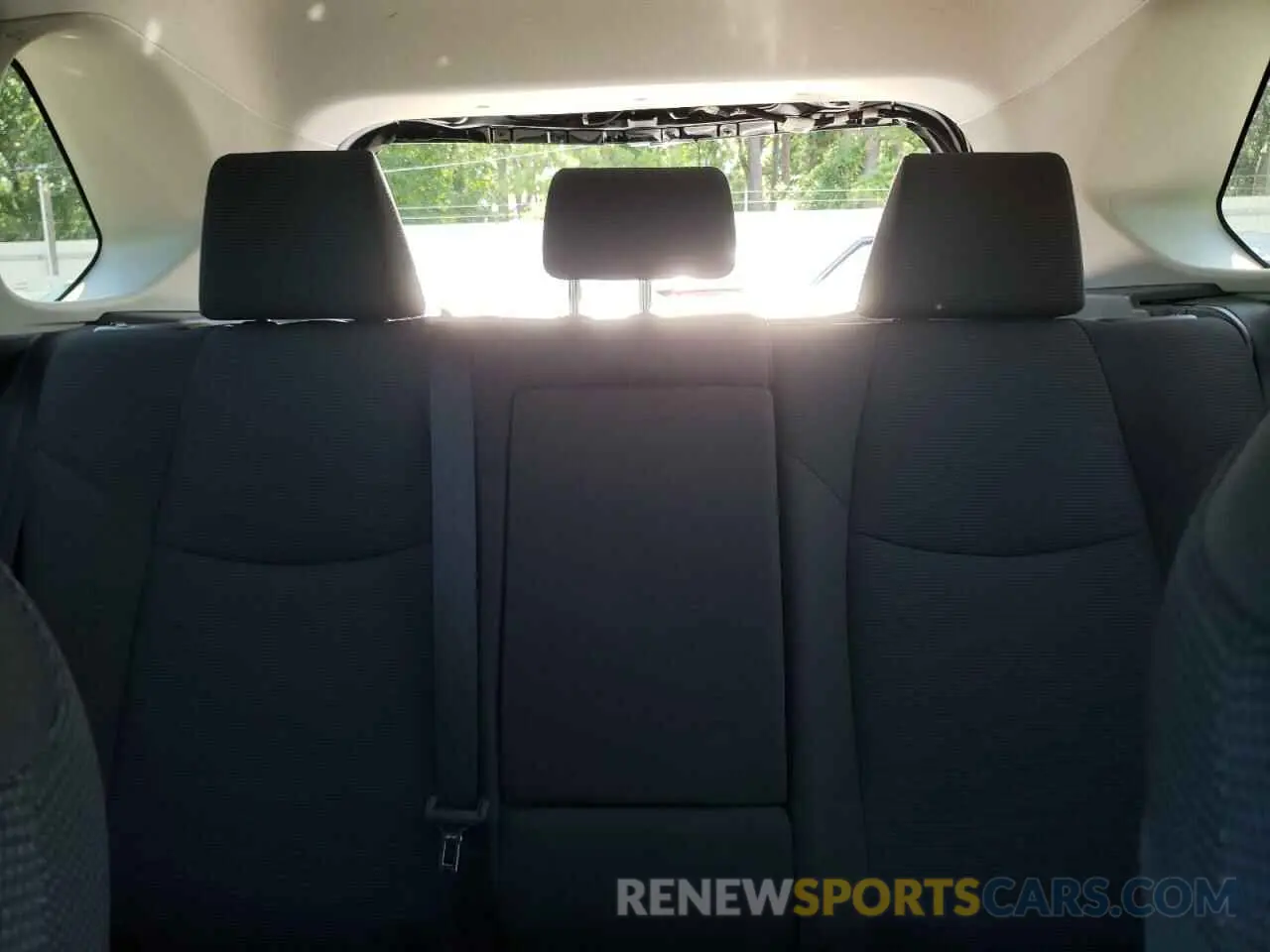 10 Photograph of a damaged car 2T3H1RFV2MC171911 TOYOTA RAV4 2021