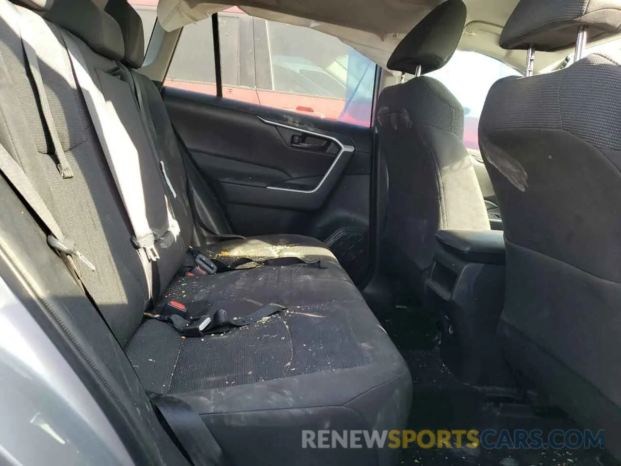 11 Photograph of a damaged car 2T3H1RFV2MW125865 TOYOTA RAV4 2021