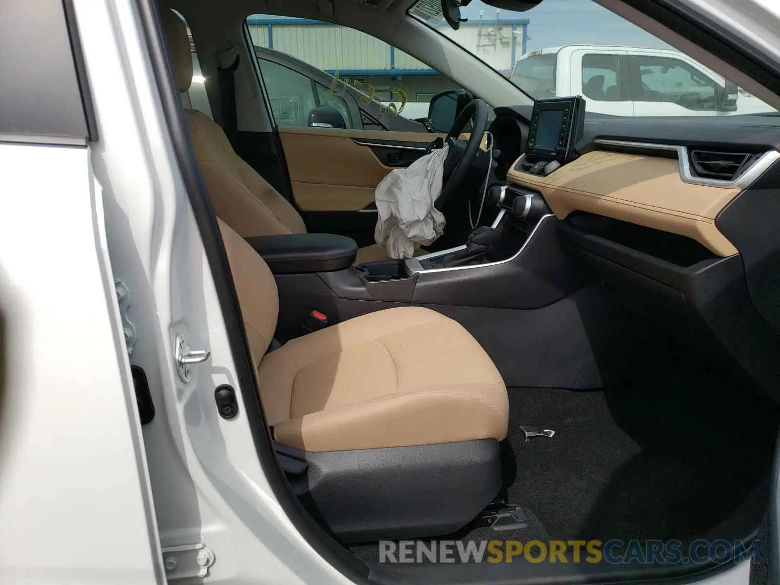 5 Photograph of a damaged car 2T3H1RFV3MW108797 TOYOTA RAV4 2021