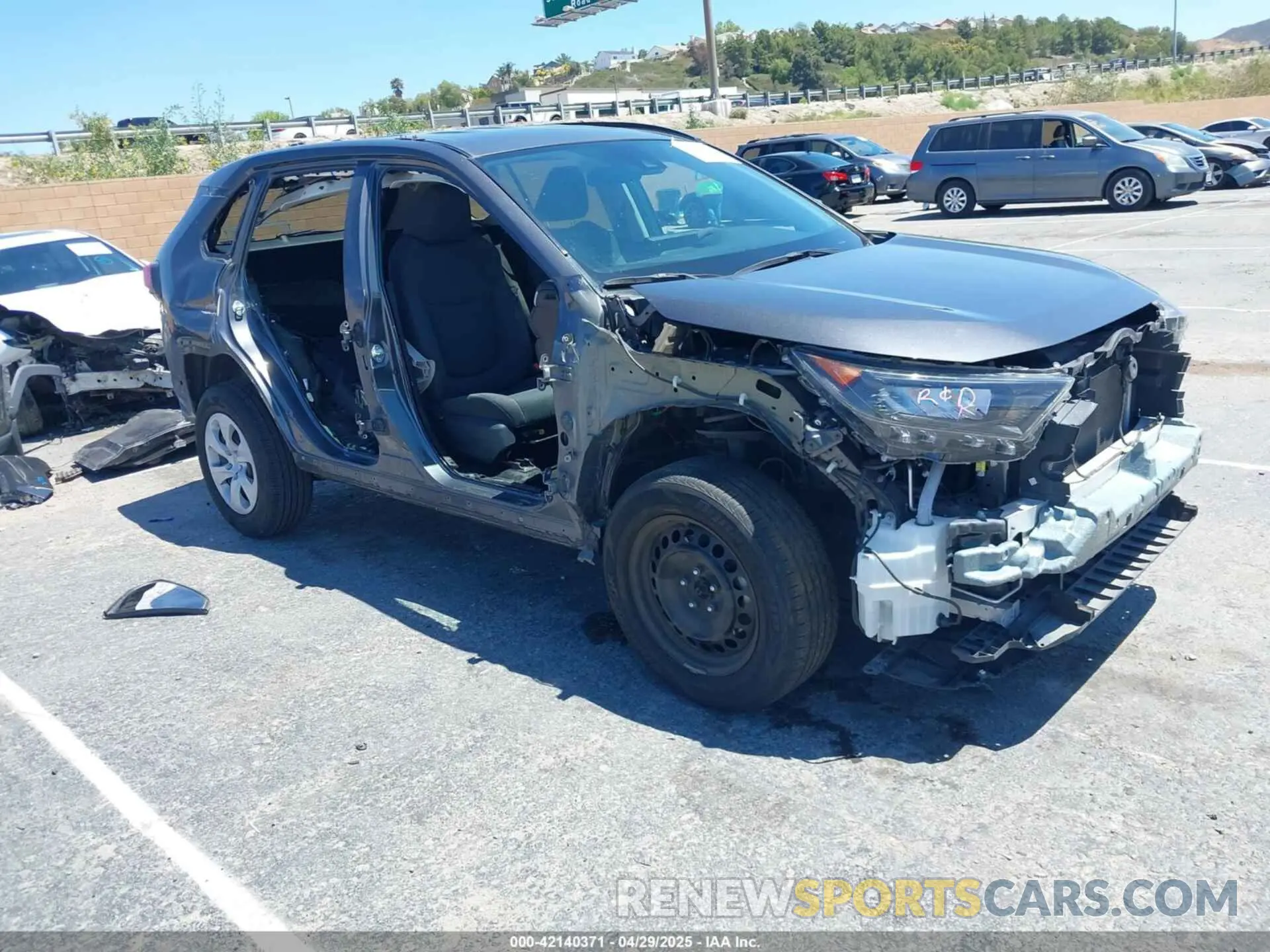 1 Фотография поврежденного автомобиля 2T3H1RFV3MW133201 TOYOTA RAV4 2021