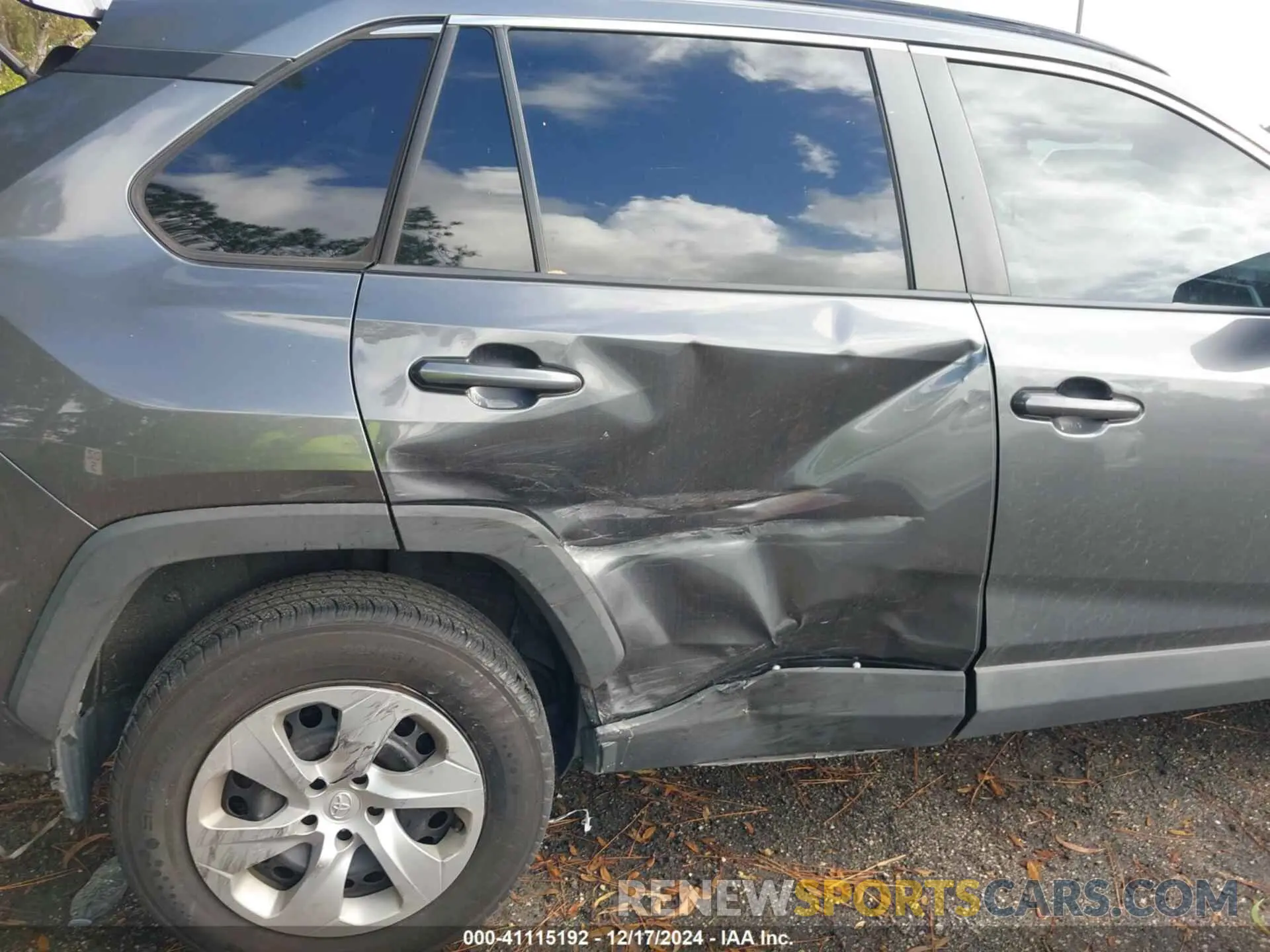 6 Photograph of a damaged car 2T3H1RFV4MC099612 TOYOTA RAV4 2021