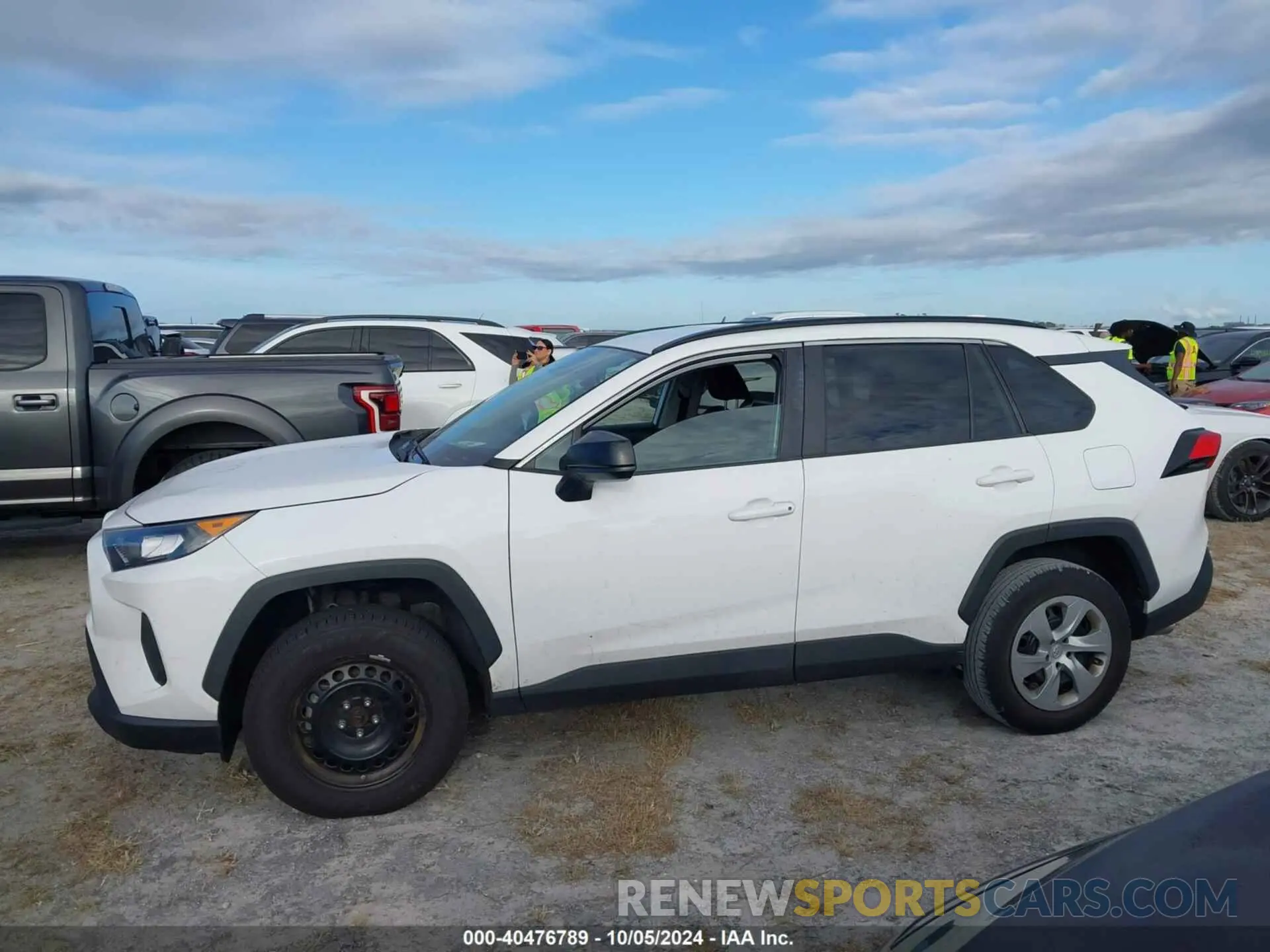 14 Photograph of a damaged car 2T3H1RFV4MC115839 TOYOTA RAV4 2021