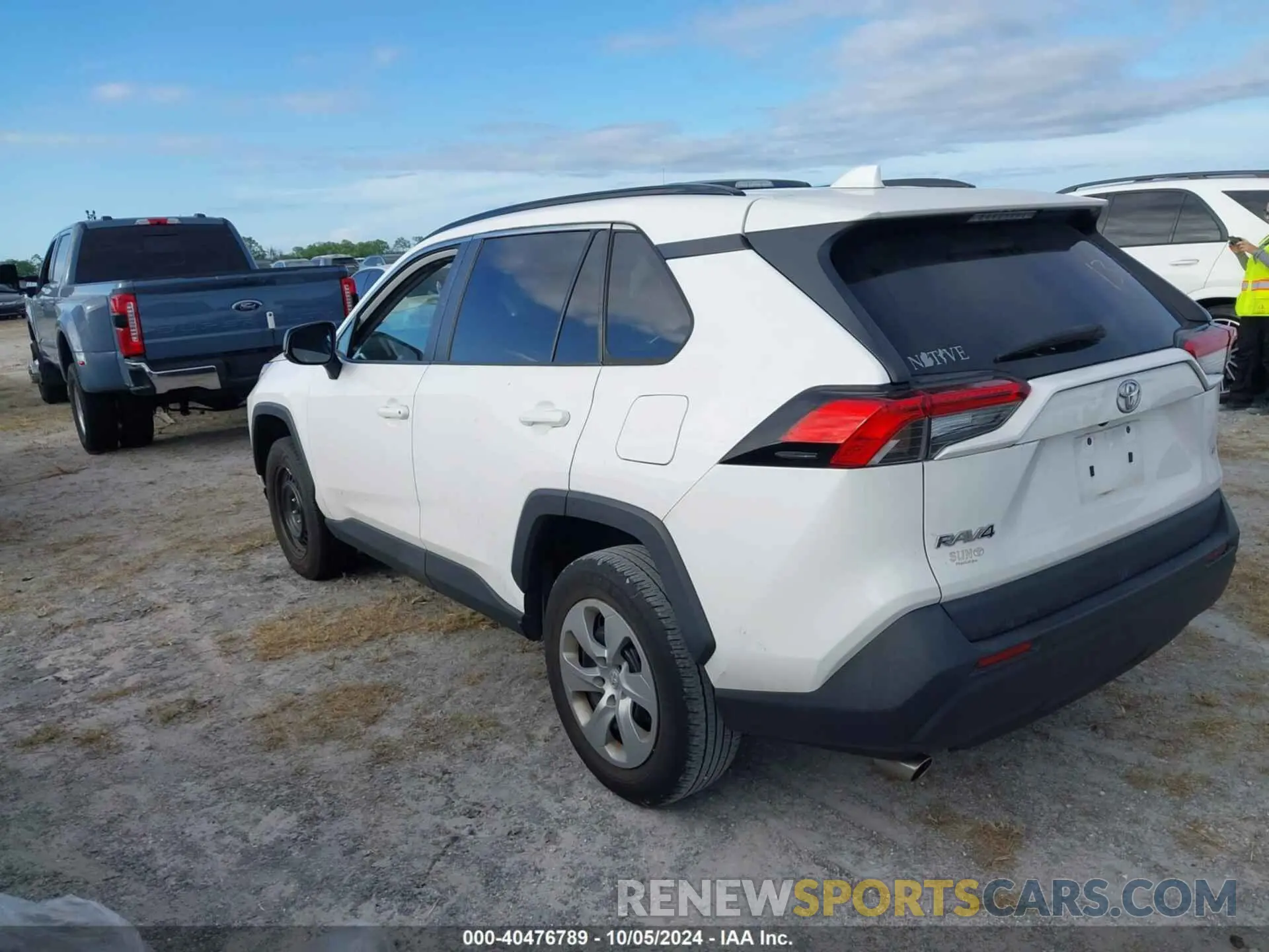 3 Photograph of a damaged car 2T3H1RFV4MC115839 TOYOTA RAV4 2021