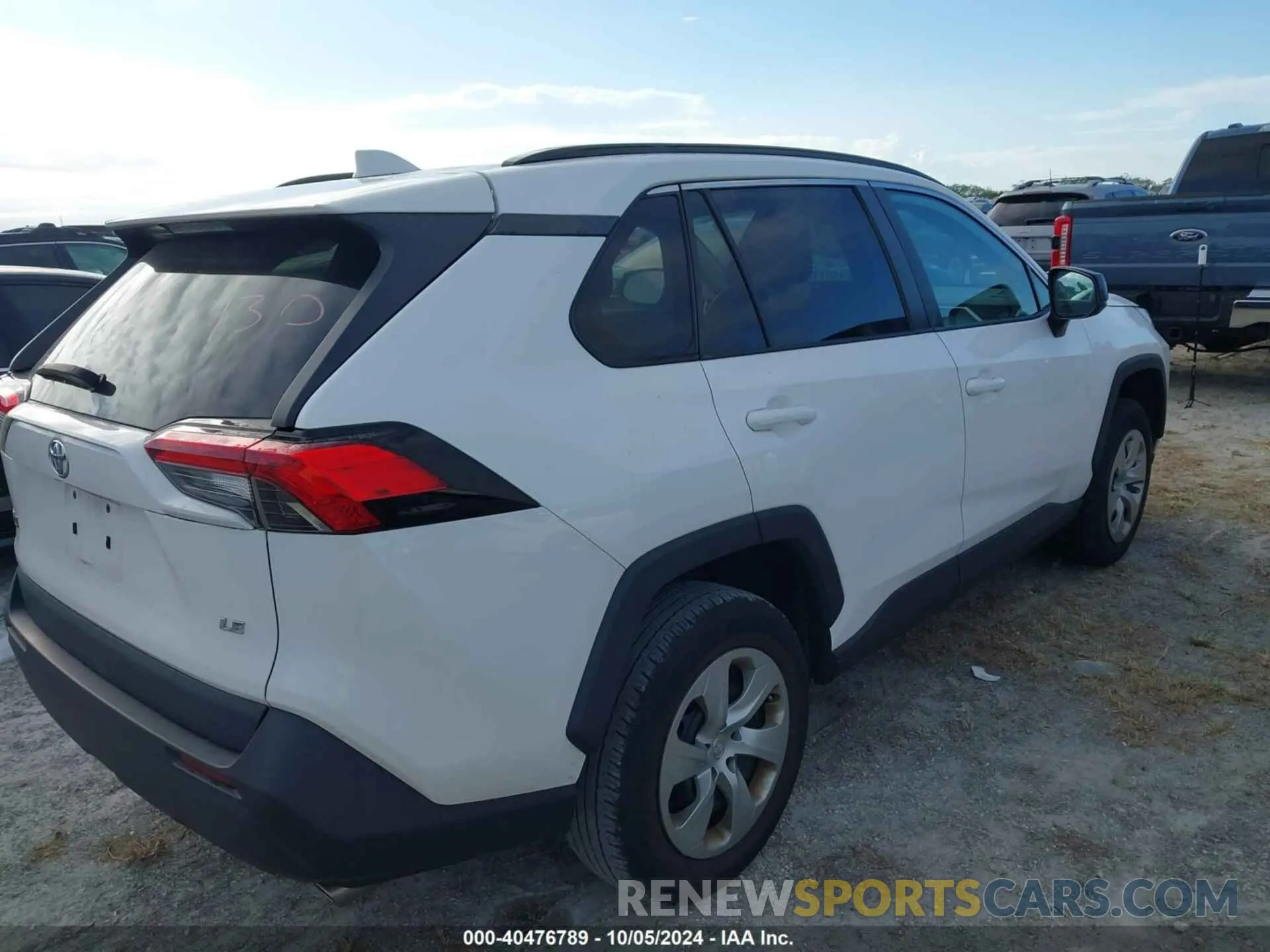 4 Photograph of a damaged car 2T3H1RFV4MC115839 TOYOTA RAV4 2021