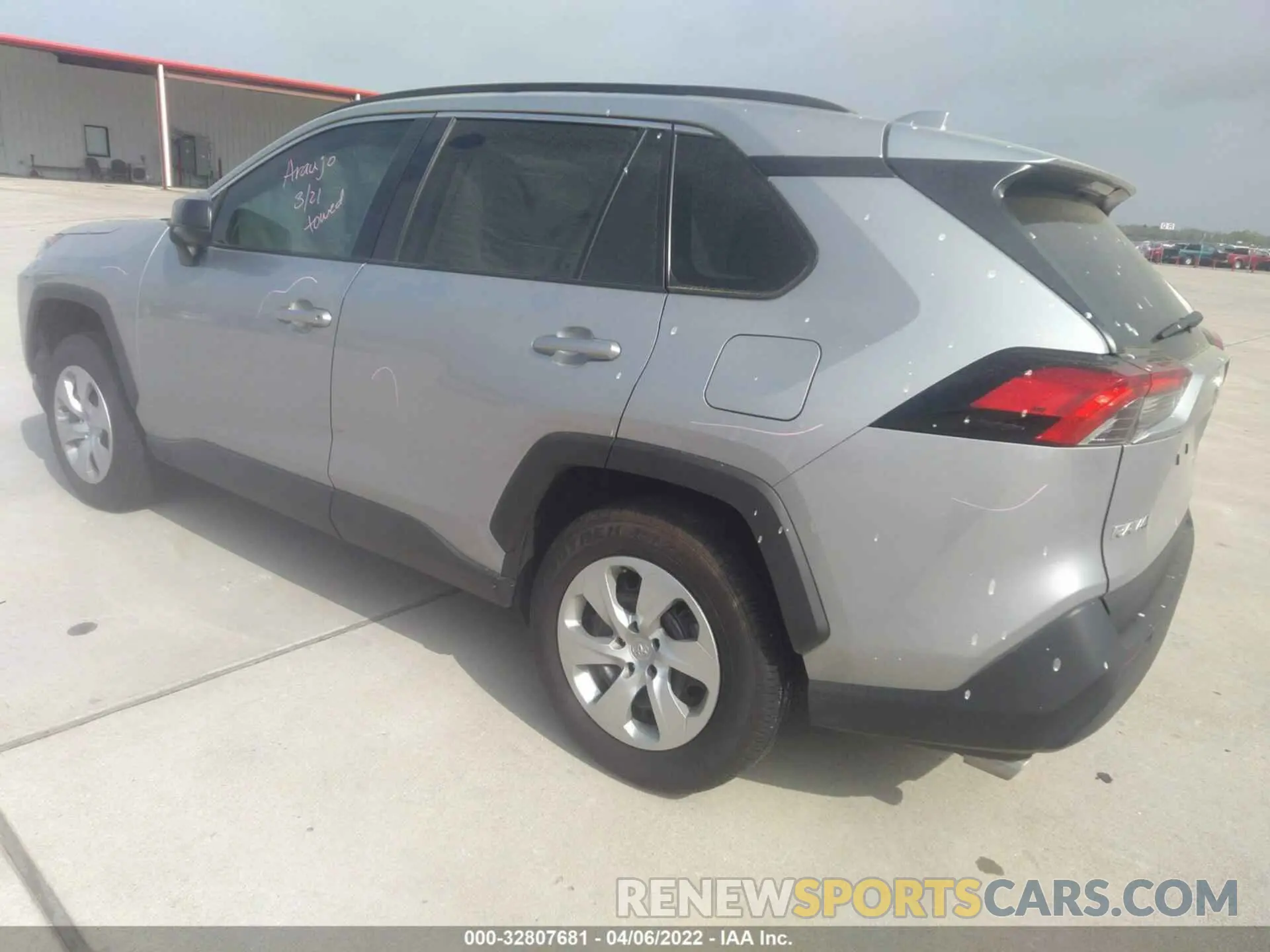 3 Photograph of a damaged car 2T3H1RFV4MC123228 TOYOTA RAV4 2021