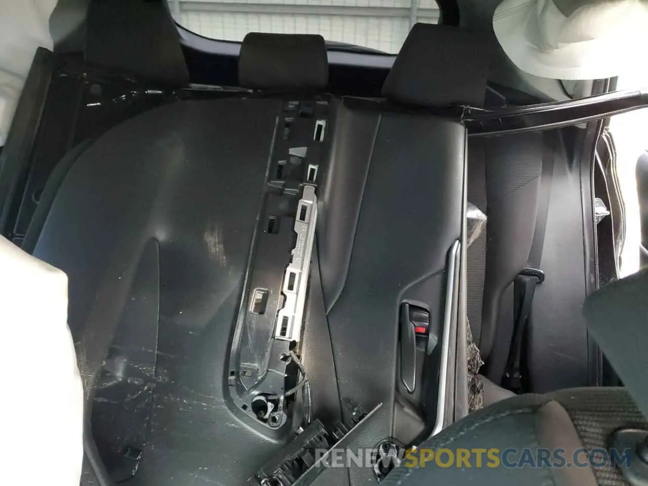 10 Photograph of a damaged car 2T3H1RFV5MC156657 TOYOTA RAV4 2021