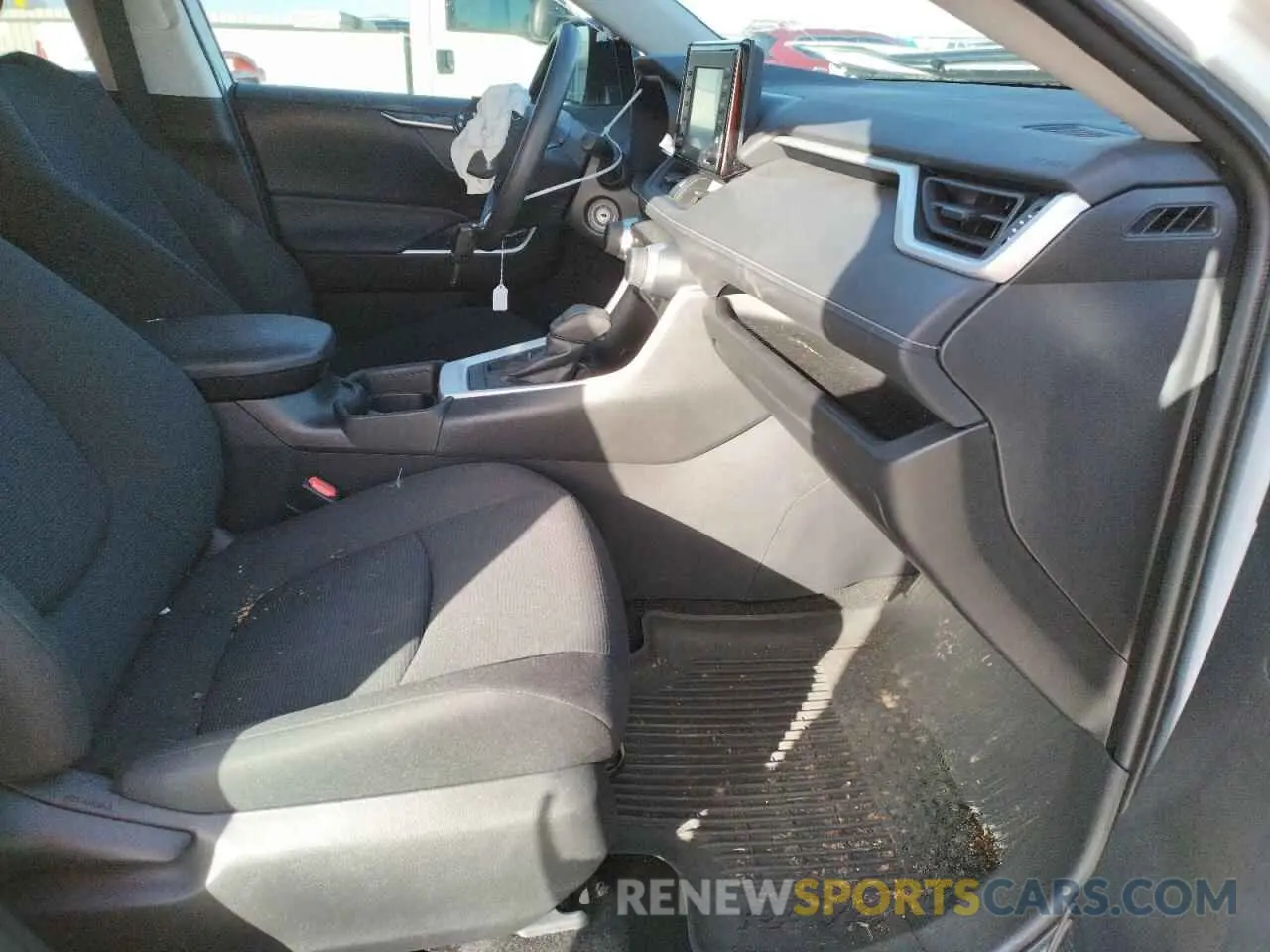 5 Photograph of a damaged car 2T3H1RFV5MW176177 TOYOTA RAV4 2021