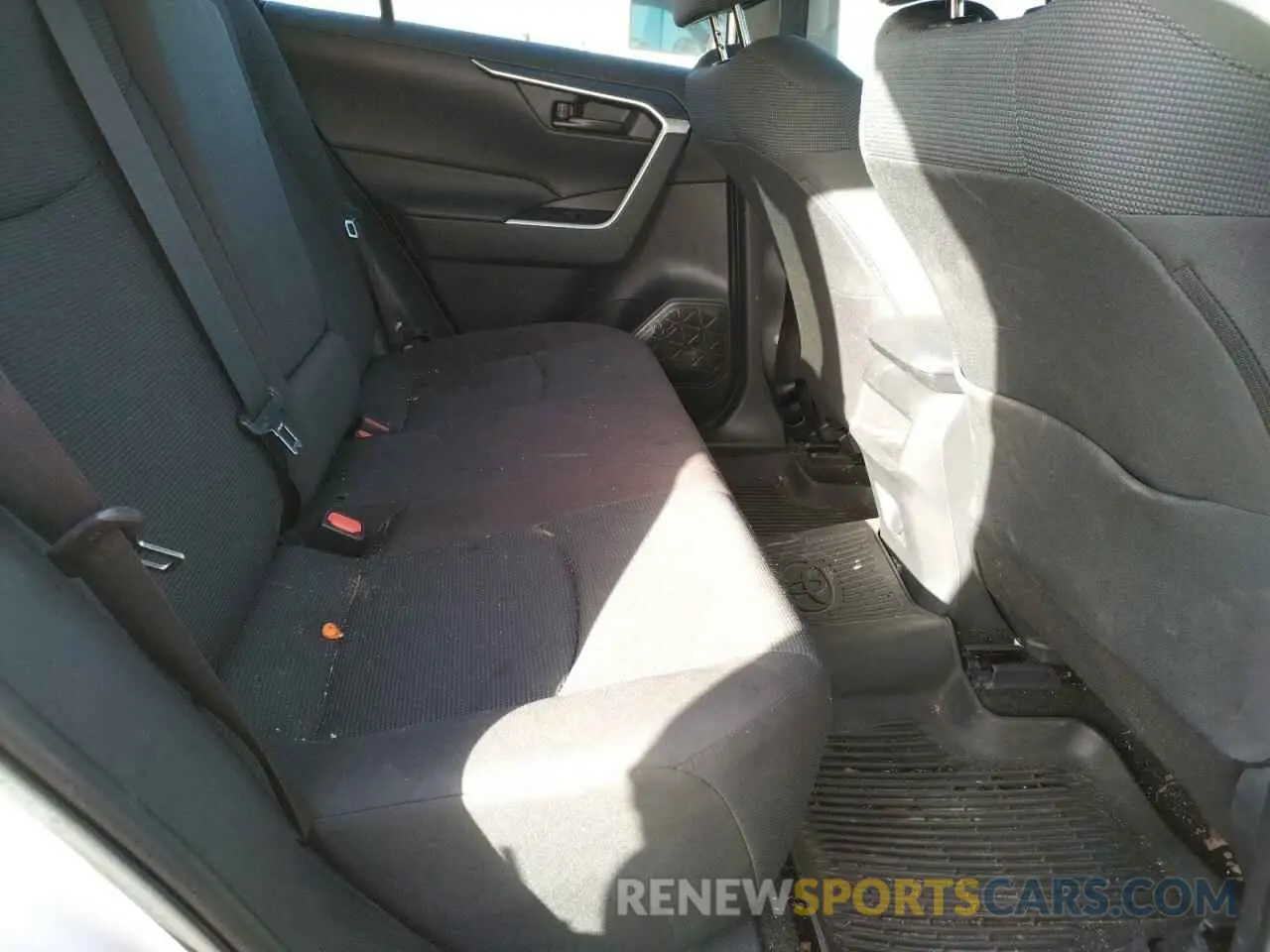 6 Photograph of a damaged car 2T3H1RFV5MW176177 TOYOTA RAV4 2021