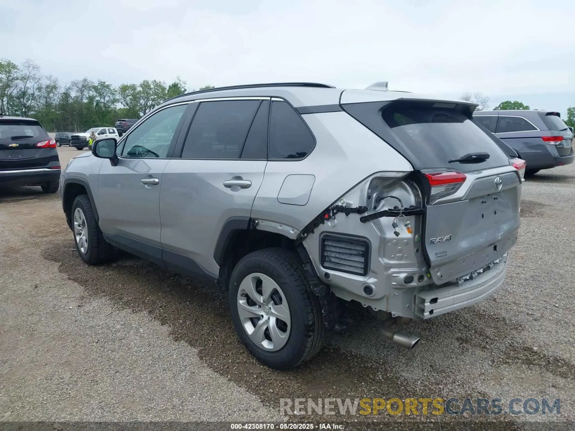 3 Photograph of a damaged car 2T3H1RFV5MW180990 TOYOTA RAV4 2021