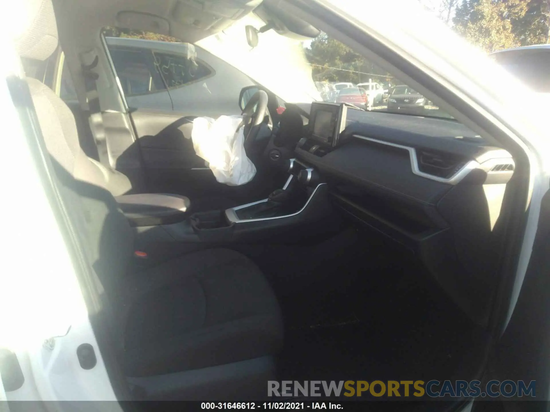5 Photograph of a damaged car 2T3H1RFV6MC137759 TOYOTA RAV4 2021