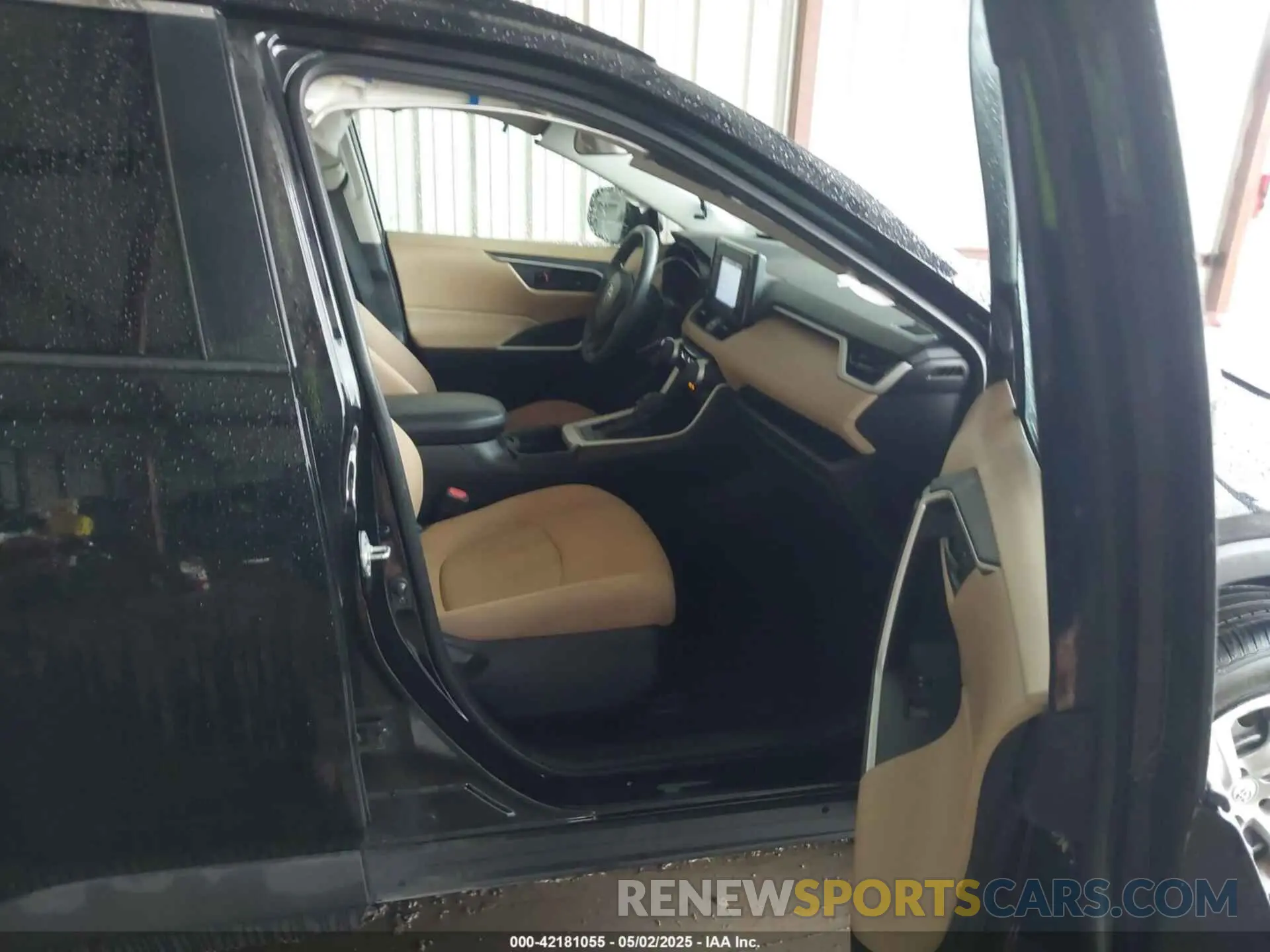 5 Photograph of a damaged car 2T3H1RFV6MC144310 TOYOTA RAV4 2021