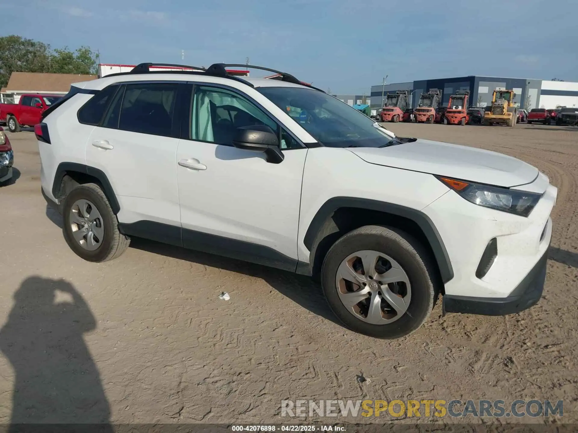 1 Photograph of a damaged car 2T3H1RFV6MC166453 TOYOTA RAV4 2021
