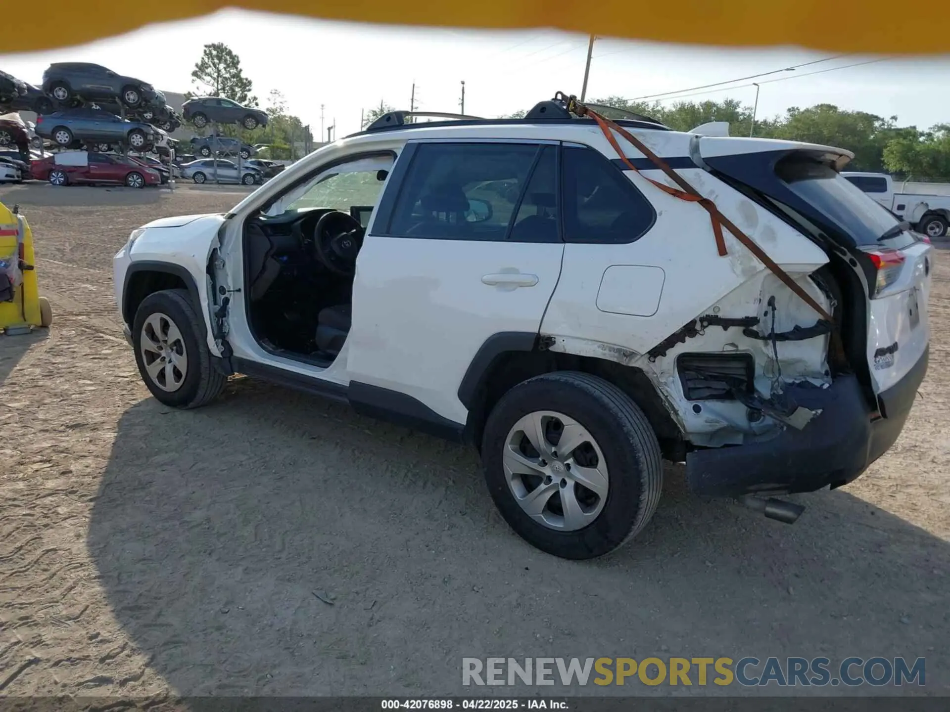 3 Photograph of a damaged car 2T3H1RFV6MC166453 TOYOTA RAV4 2021
