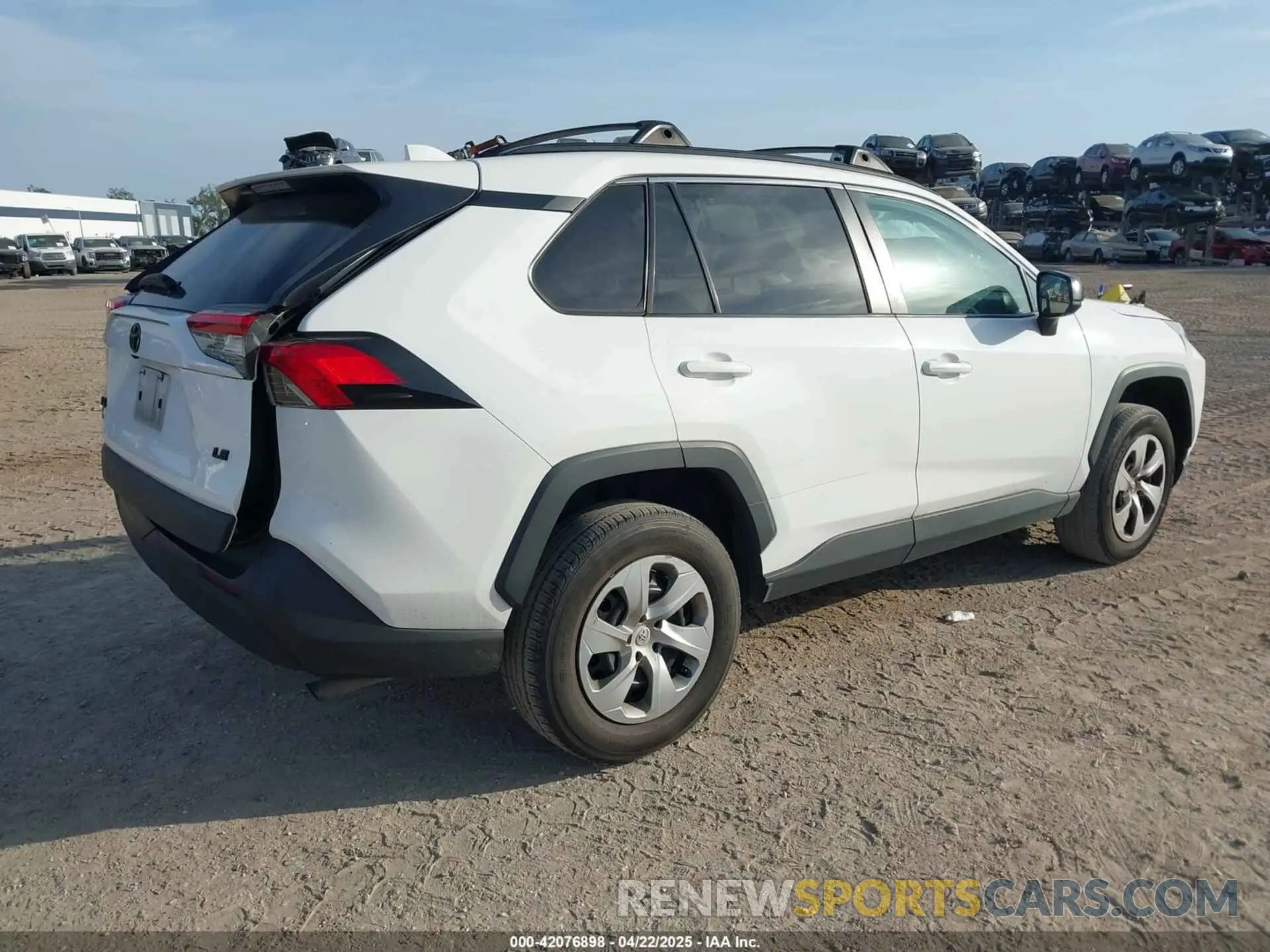 4 Photograph of a damaged car 2T3H1RFV6MC166453 TOYOTA RAV4 2021