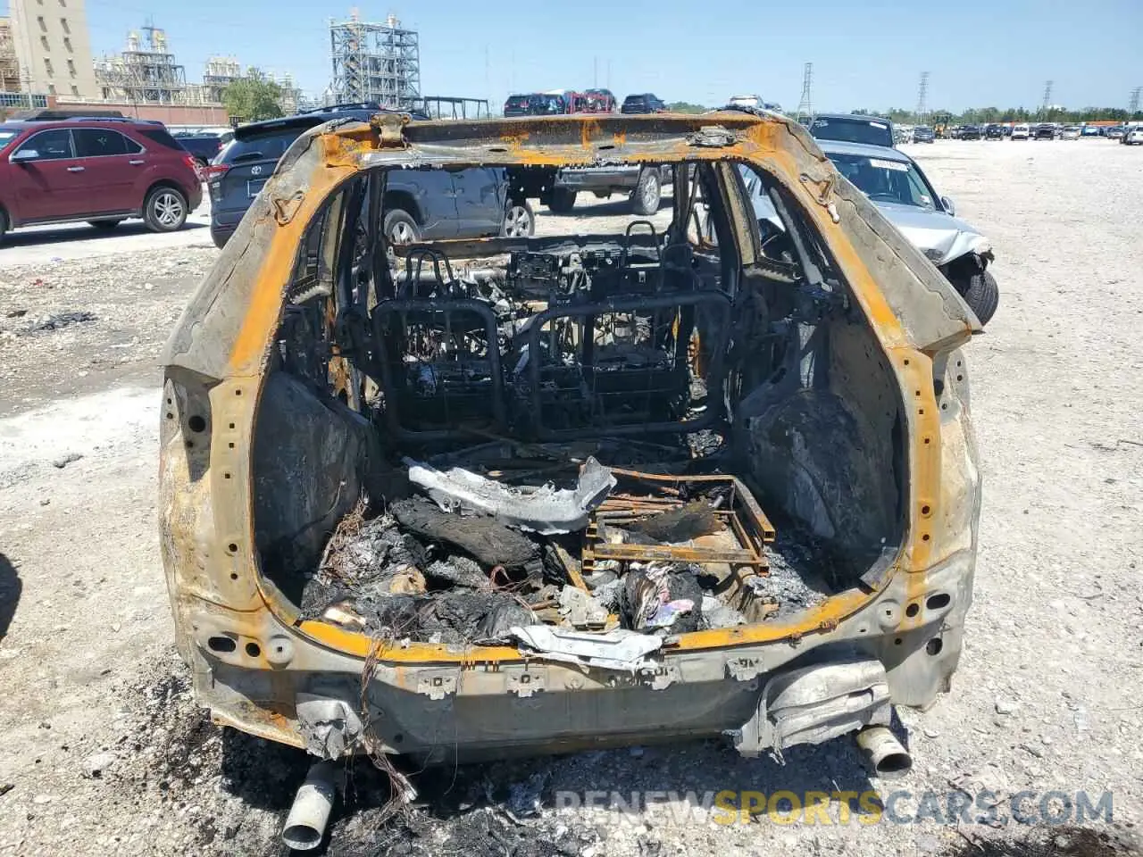 6 Photograph of a damaged car 2T3H1RFV6MW142099 TOYOTA RAV4 2021