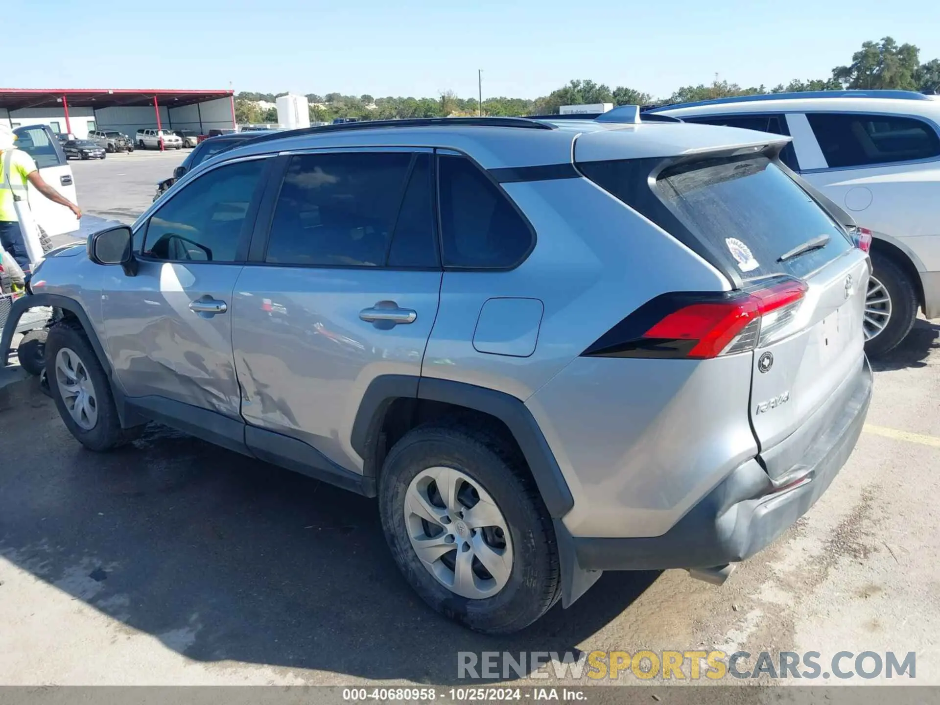 3 Фотография поврежденного автомобиля 2T3H1RFV7MC111283 TOYOTA RAV4 2021