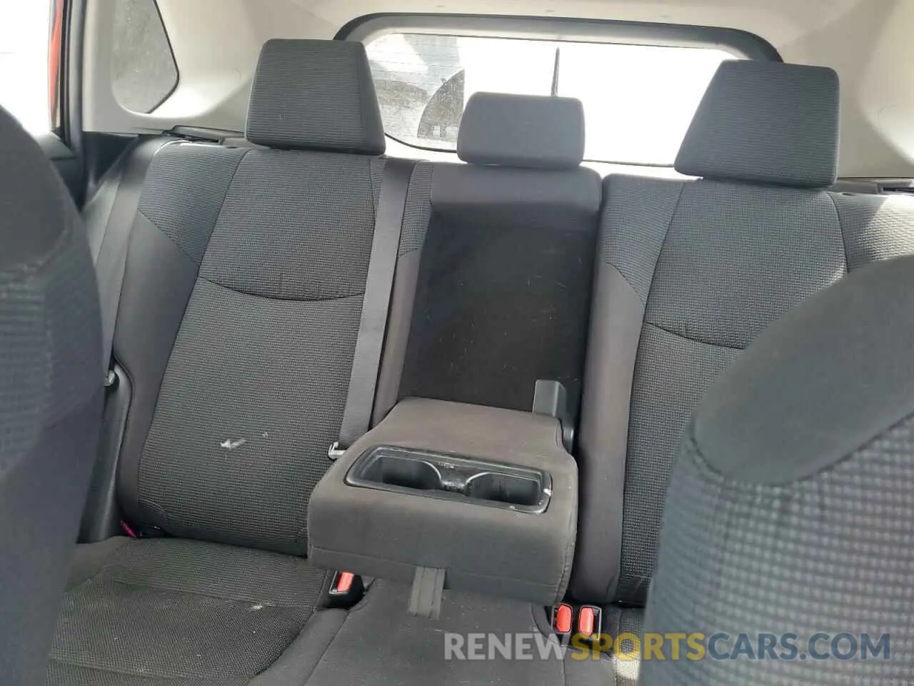10 Photograph of a damaged car 2T3H1RFV7MC150147 TOYOTA RAV4 2021