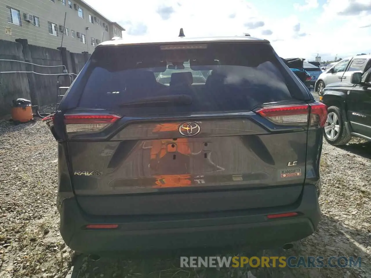 6 Photograph of a damaged car 2T3H1RFV7MC157549 TOYOTA RAV4 2021