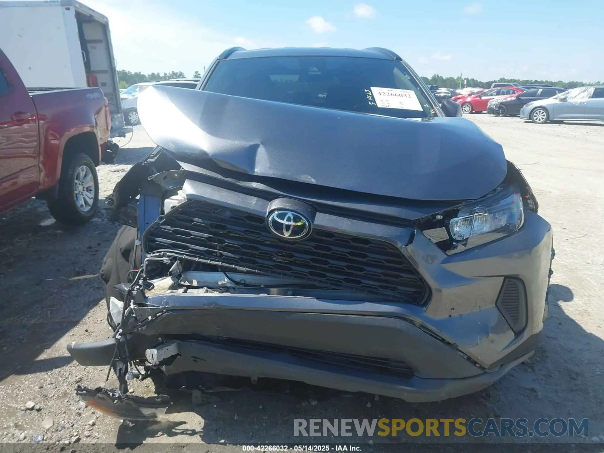 11 Photograph of a damaged car 2T3H1RFV8MC147368 TOYOTA RAV4 2021