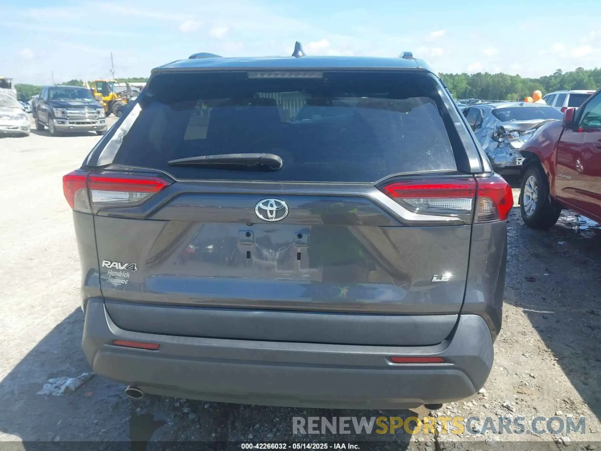 15 Photograph of a damaged car 2T3H1RFV8MC147368 TOYOTA RAV4 2021